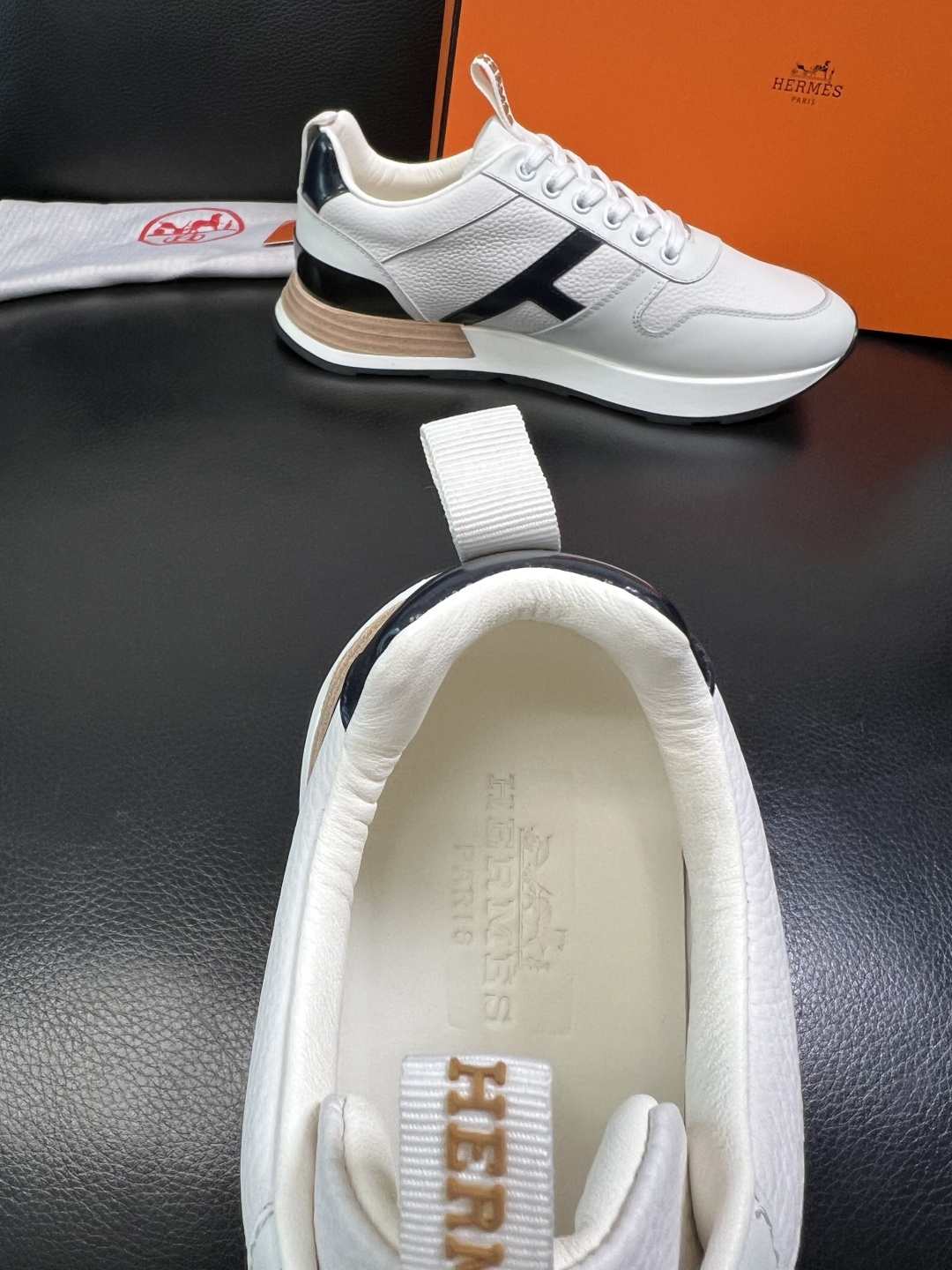 Hermes 顶级工艺品 爱马仕 专柜同步 原厂配置，意大利进口原版牛皮面料，高品质拼接工艺，全进口水染