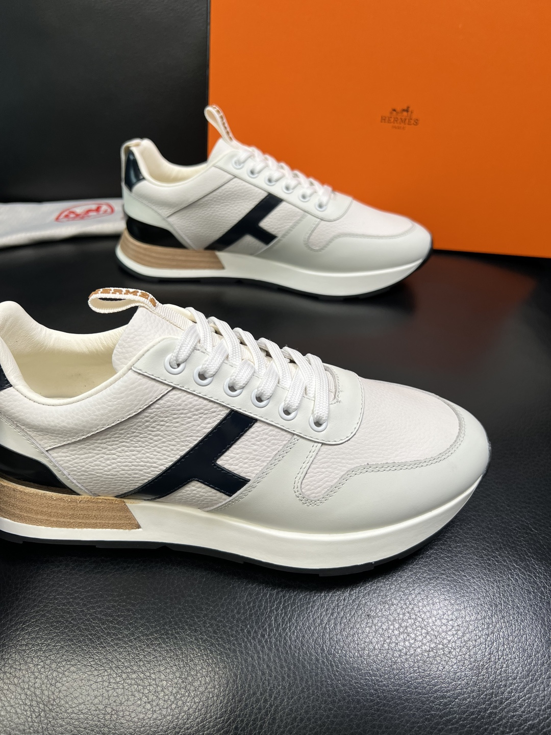 Hermes 顶级工艺品 爱马仕 专柜同步 原厂配置，意大利进口原版牛皮面料，高品质拼接工艺，全进口水染