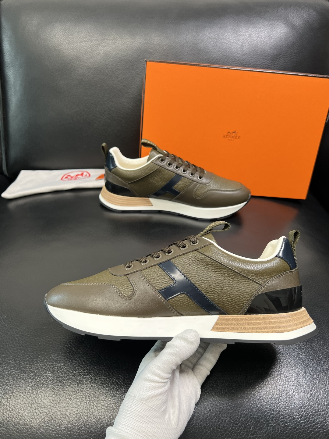 Hermes 顶级工艺品 爱马仕 专柜同步 原厂配置，意大利进口原版牛皮面料，高品质拼接工艺，全进口水染