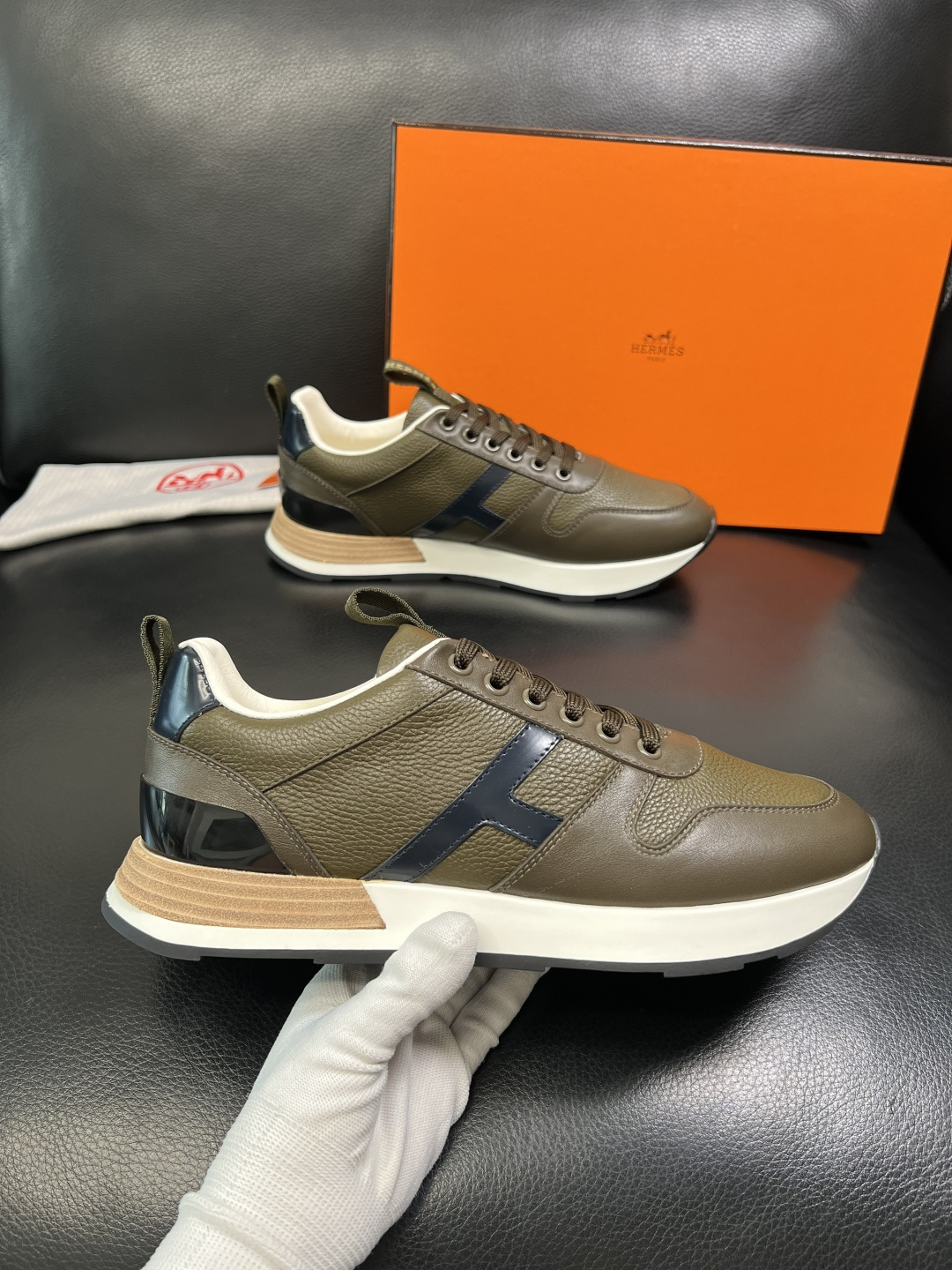 Hermes 顶级工艺品 爱马仕 专柜同步 原厂配置，意大利进口原版牛皮面料，高品质拼接工艺，全进口水染