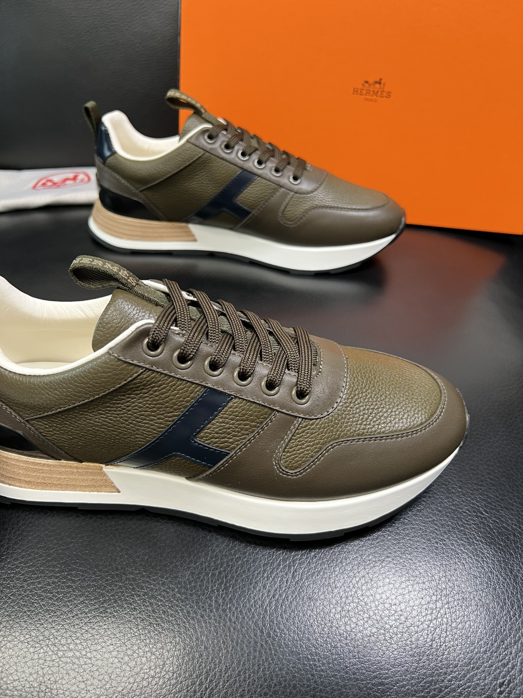 Hermes 顶级工艺品 爱马仕 专柜同步 原厂配置，意大利进口原版牛皮面料，高品质拼接工艺，全进口水染