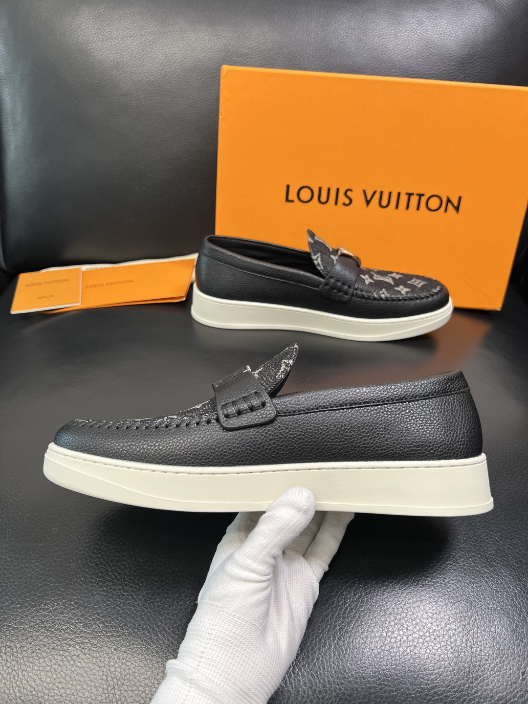 Lv 高品质 顶级工艺品 路易威登，运动板鞋专柜同步，鞋面意大利进口，高品质拼接缤纷色彩复杂工艺品，进口