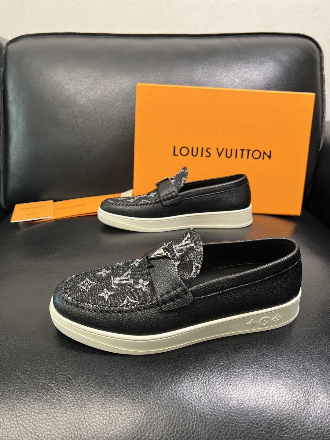 Lv 高品质 顶级工艺品 路易威登，运动板鞋专柜同步，鞋面意大利进口，高品质拼接缤纷色彩复杂工艺品，进口