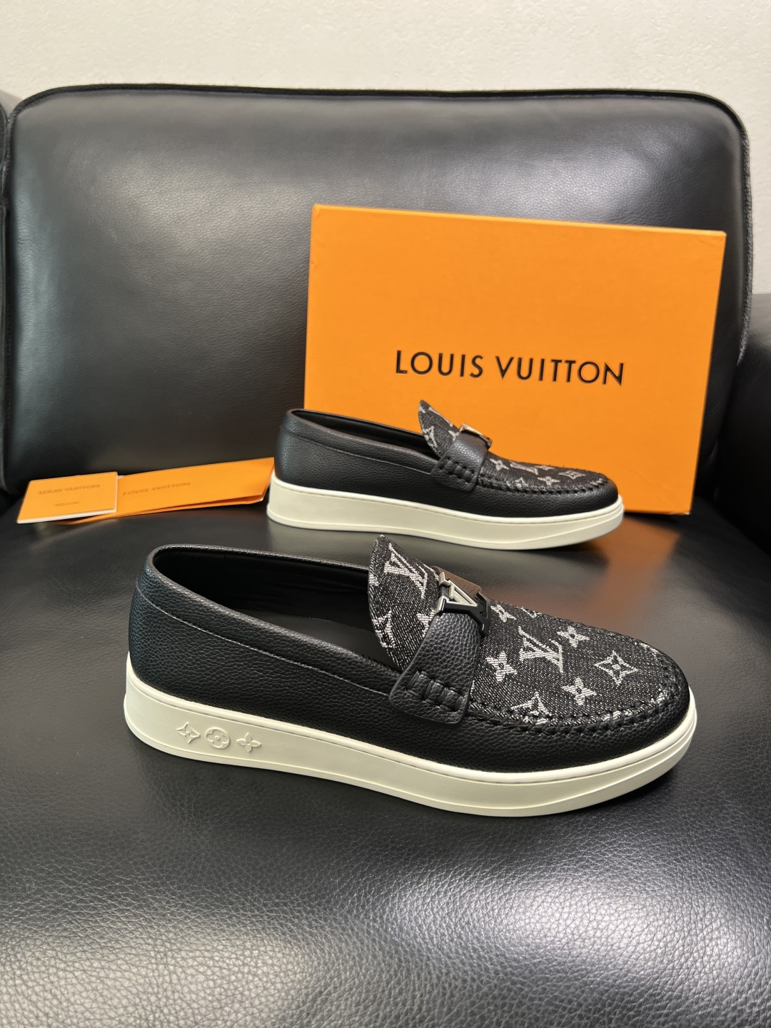 Lv 高品质 顶级工艺品 路易威登，运动板鞋专柜同步，鞋面意大利进口，高品质拼接缤纷色彩复杂工艺品，进口