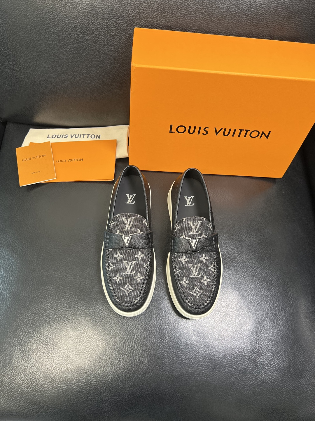 Lv 高品质 顶级工艺品 路易威登，运动板鞋专柜同步，鞋面意大利进口，高品质拼接缤纷色彩复杂工艺品，进口