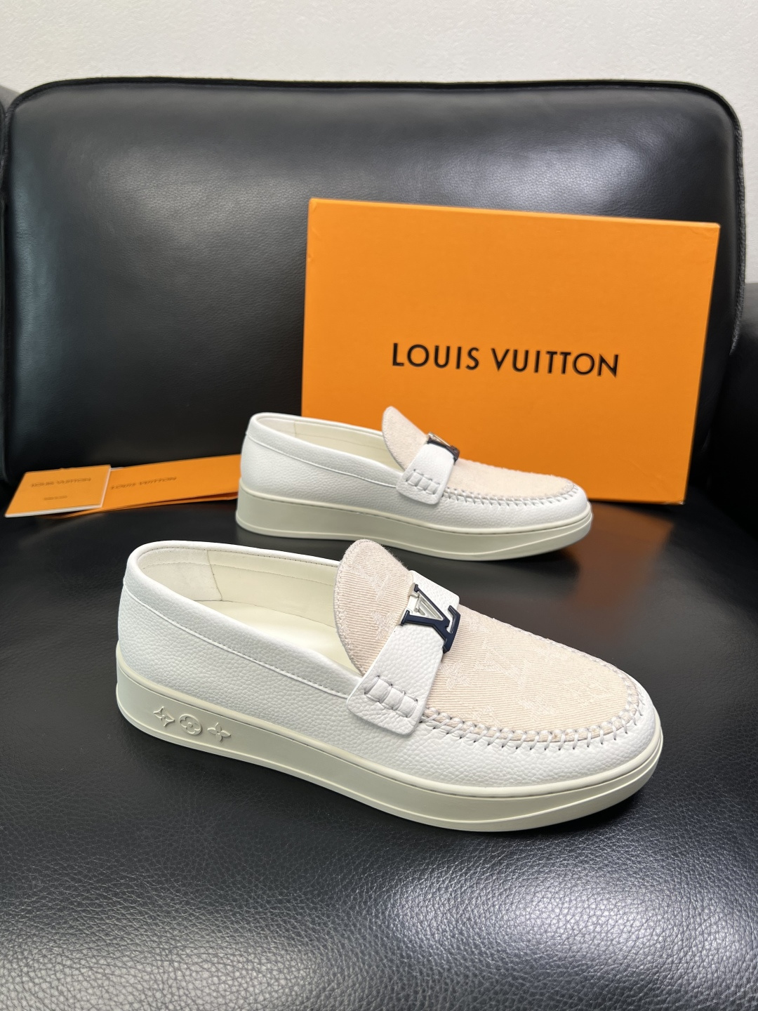 Lv 高品质 顶级工艺品 路易威登，运动板鞋专柜同步，鞋面意大利进口，高品质拼接缤纷色彩复杂工艺品，进口