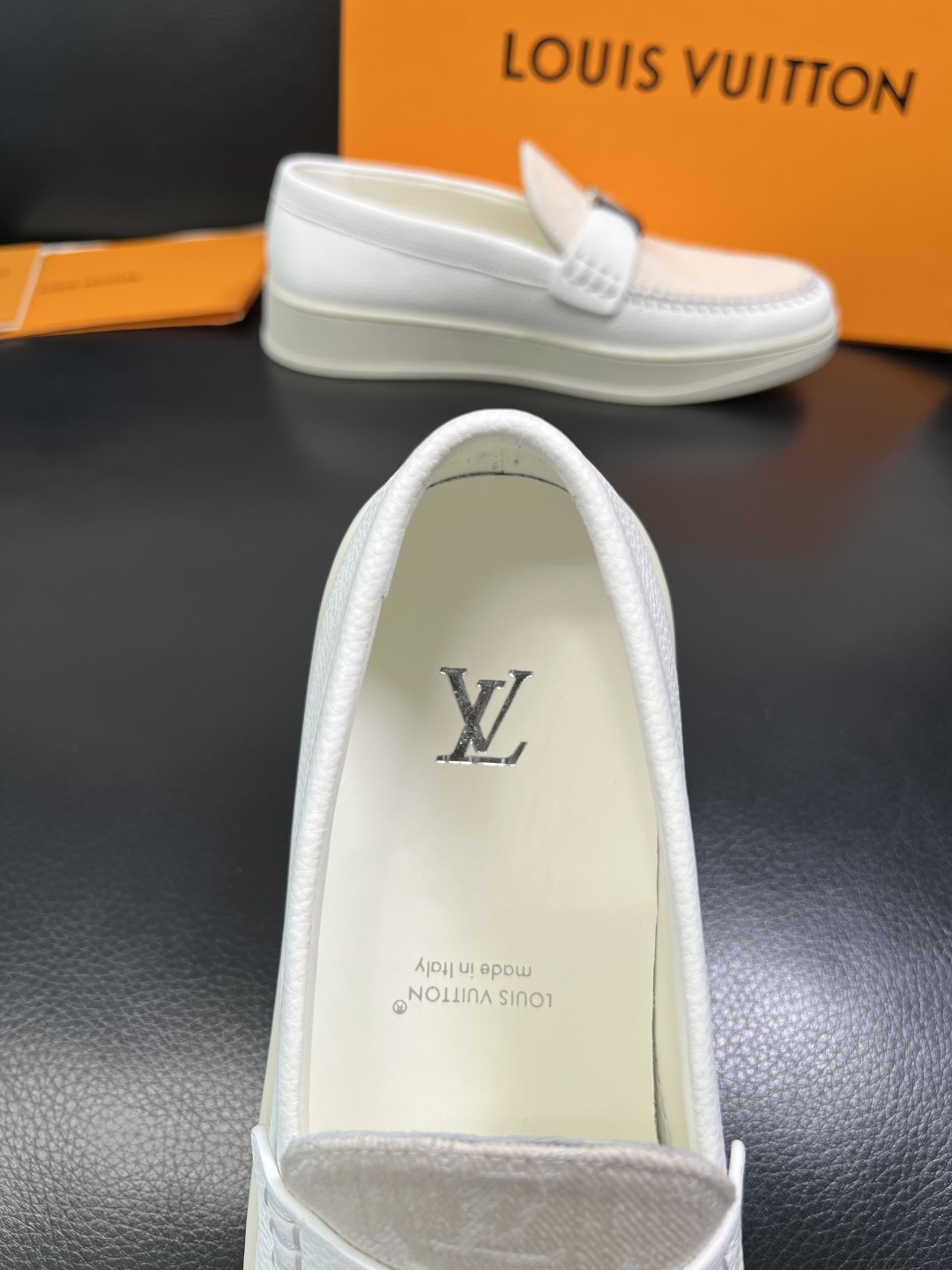 Lv 高品质 顶级工艺品 路易威登，运动板鞋专柜同步，鞋面意大利进口，高品质拼接缤纷色彩复杂工艺品，进口
