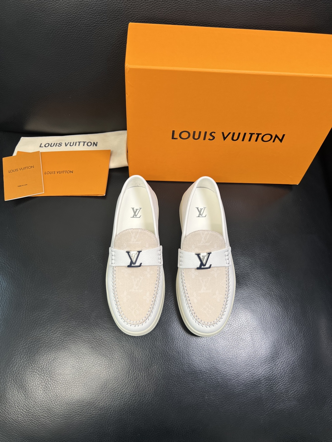 Lv 高品质 顶级工艺品 路易威登，运动板鞋专柜同步，鞋面意大利进口，高品质拼接缤纷色彩复杂工艺品，进口