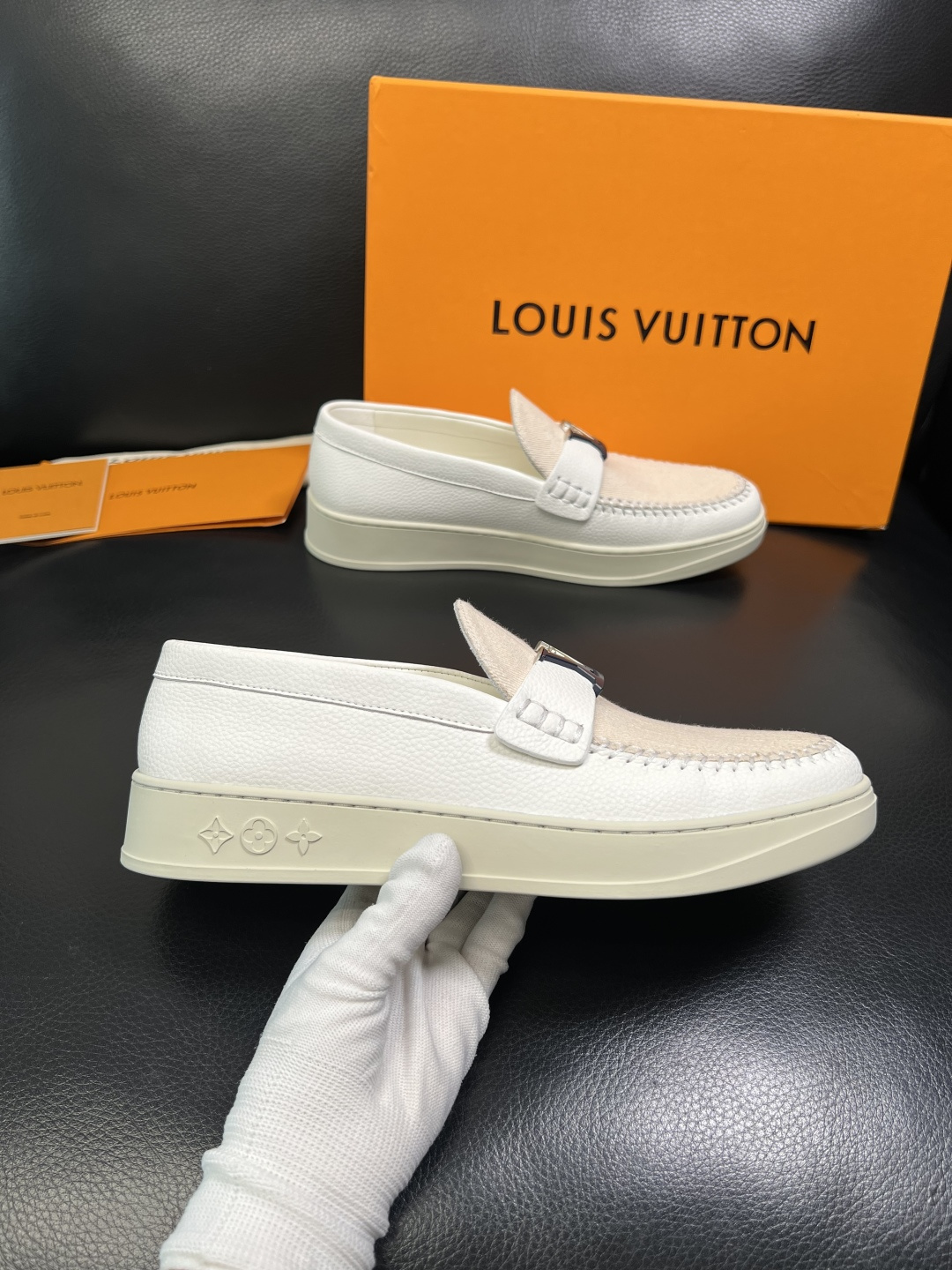 Lv 高品质 顶级工艺品 路易威登，运动板鞋专柜同步，鞋面意大利进口，高品质拼接缤纷色彩复杂工艺品，进口