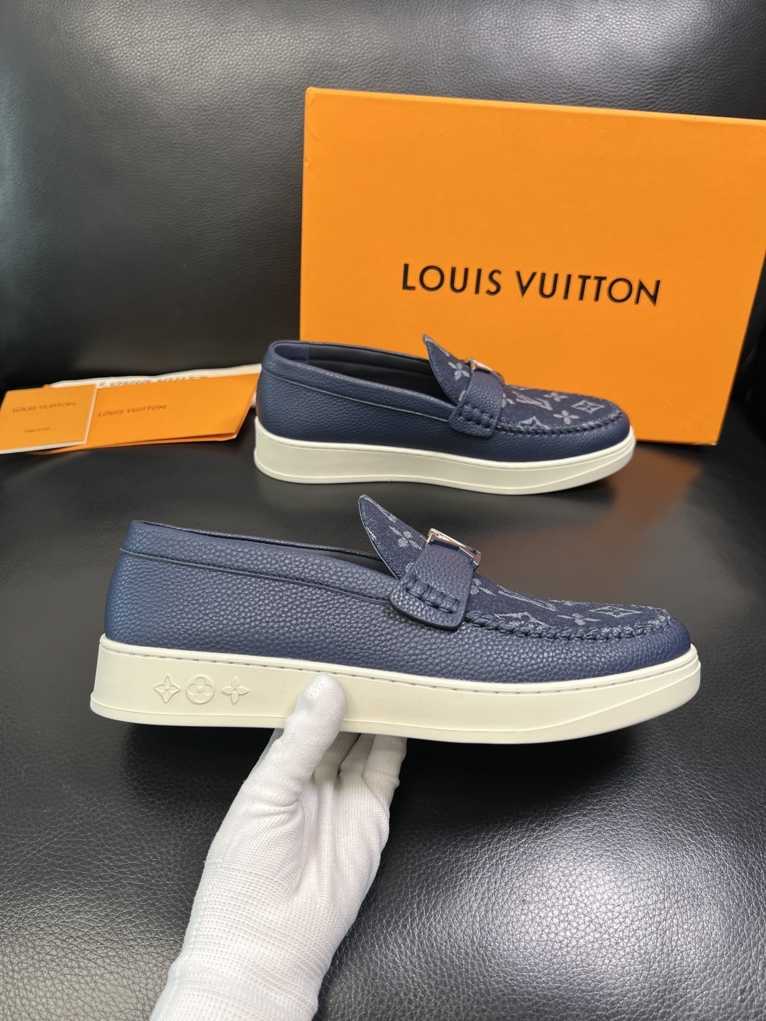 Lv 高品质 顶级工艺品 路易威登，运动板鞋专柜同步，鞋面意大利进口，高品质拼接缤纷色彩复杂工艺品，进口