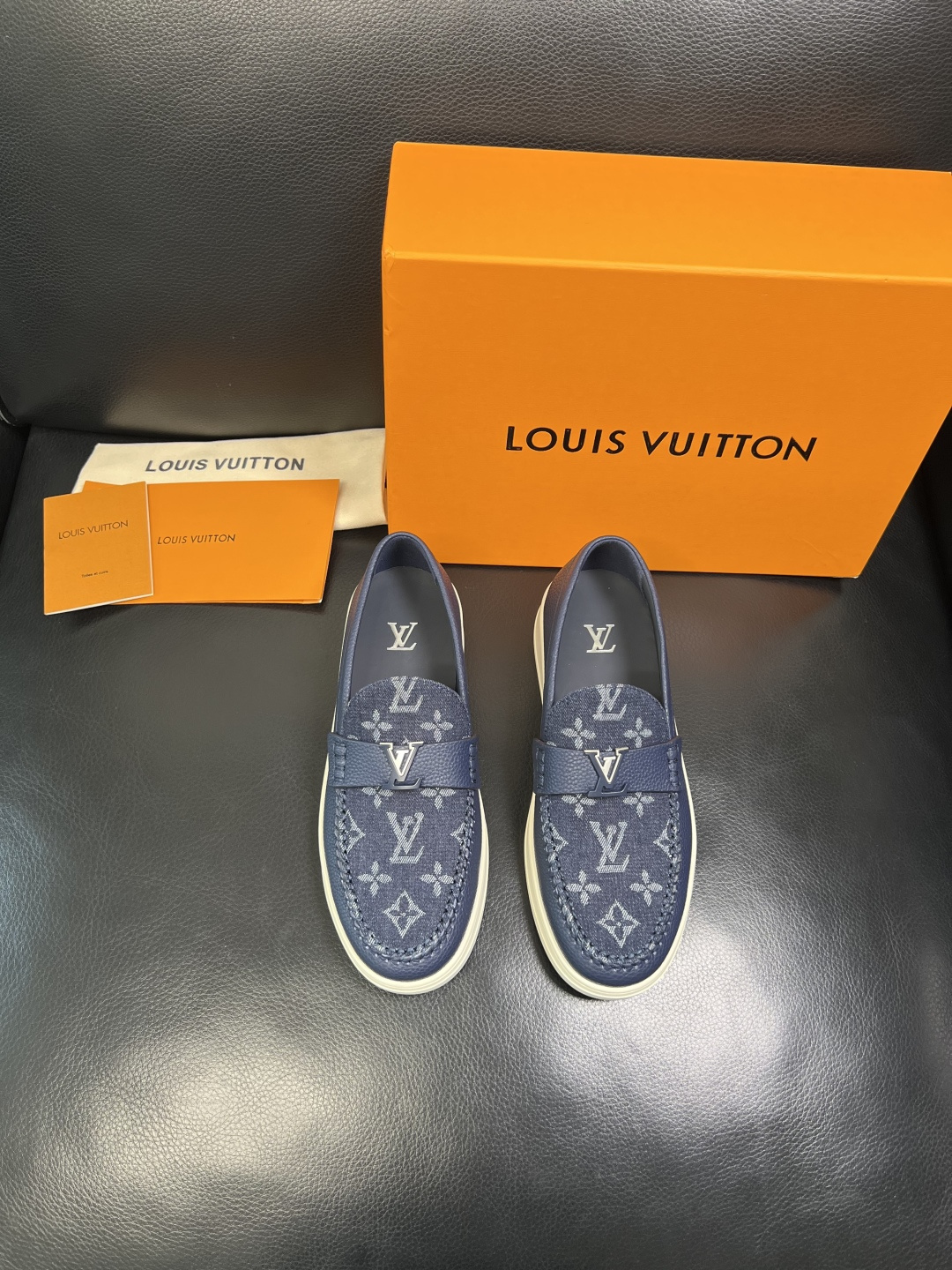 Lv 高品质 顶级工艺品 路易威登，运动板鞋专柜同步，鞋面意大利进口，高品质拼接缤纷色彩复杂工艺品，进口