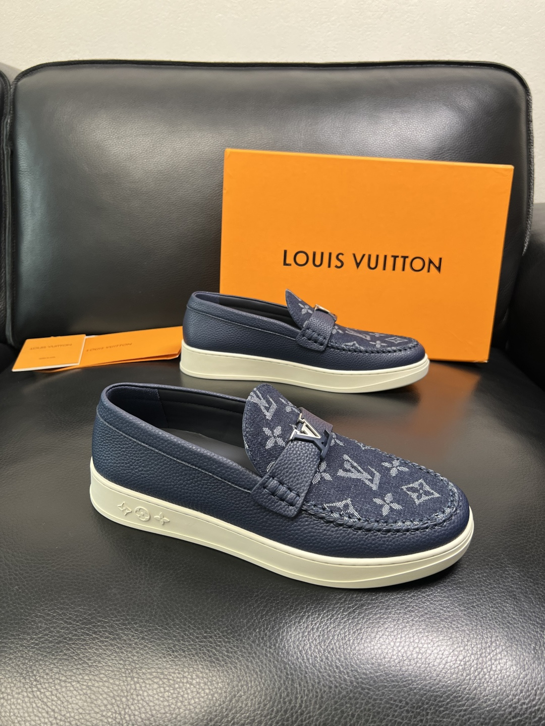 NO:711622,Lv high-quality top crafts Louis Vuitton, sports sneakers counter synchronization, uppers imported from Italy, high-quality splicing colorful complex crafts, imported mesh pads are soft and comfortable, original soles are specially provided by the original factory, TPU exclusive movable molded soles are super comfortable, original factory follow-up goods, code number 38-44 (customized 45), louis vuitton, louis vuitton19860909Lv 高品质 顶级工艺品 路易威登,运动板鞋专柜同步,鞋面意大利进口,高品质拼接缤纷色彩复杂工艺品,进口网布里垫柔软舒适,鞋底原厂特供原版底,TPU独家活动成型底超级舒适,原厂跟单货,码数 38-44（订做45）,,louis vuitton,louis vuitton,Men's shoes