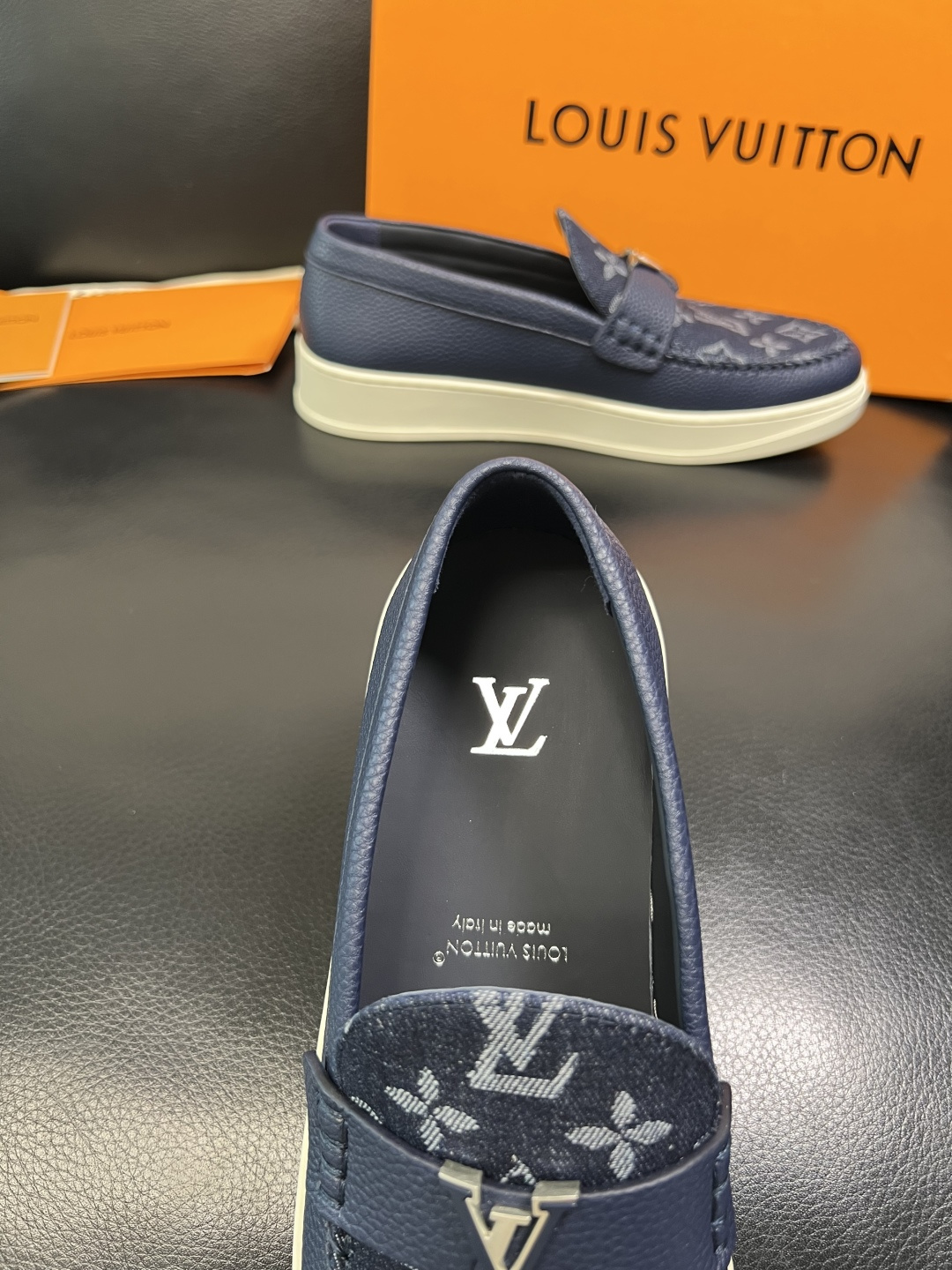 Lv 高品质 顶级工艺品 路易威登，运动板鞋专柜同步，鞋面意大利进口，高品质拼接缤纷色彩复杂工艺品，进口