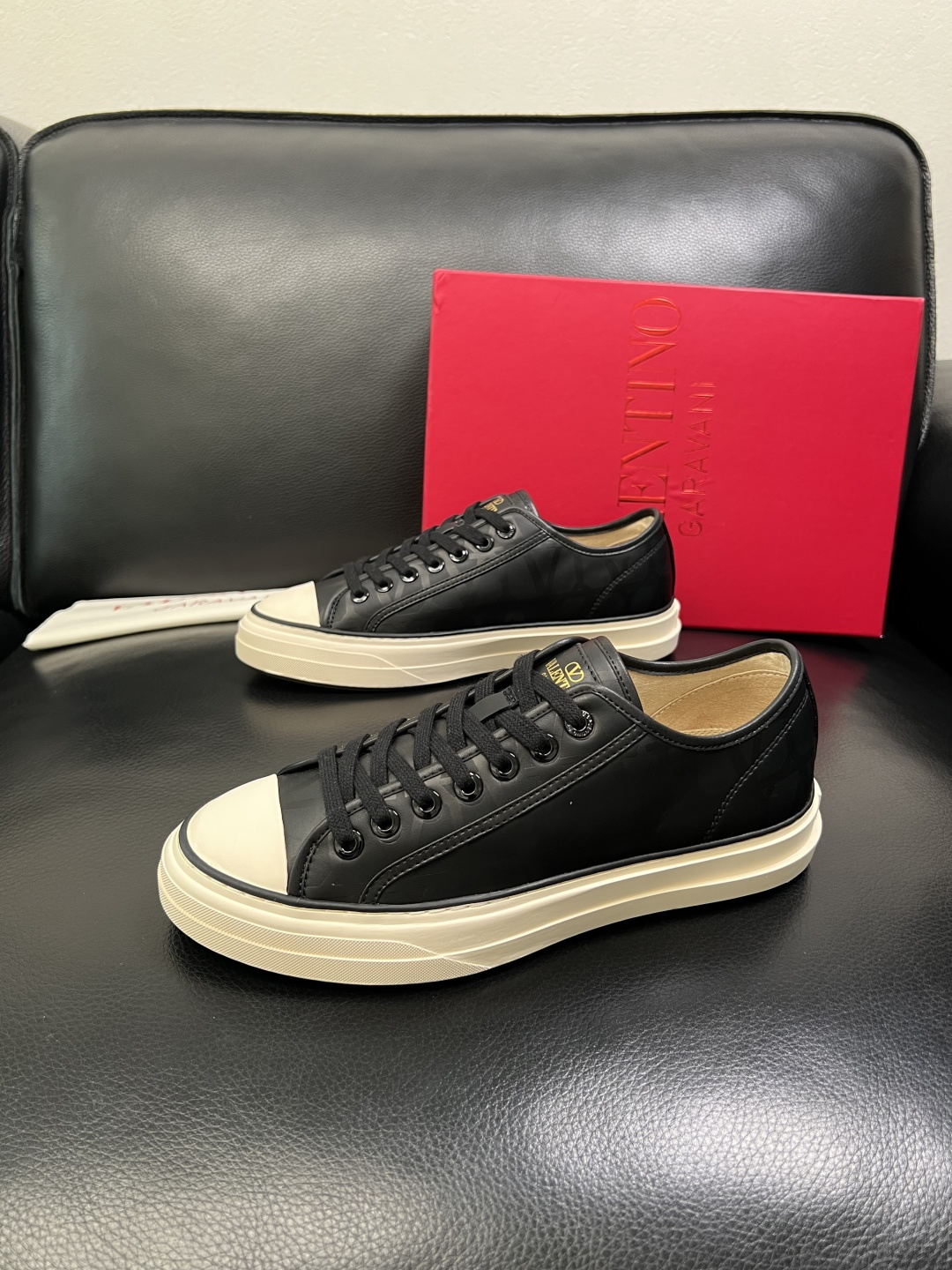 VALENTINO 高品质 顶级工艺品 华伦天奴，运动板鞋专柜同步，鞋面意大利进口，高品质拼接缤纷色彩复