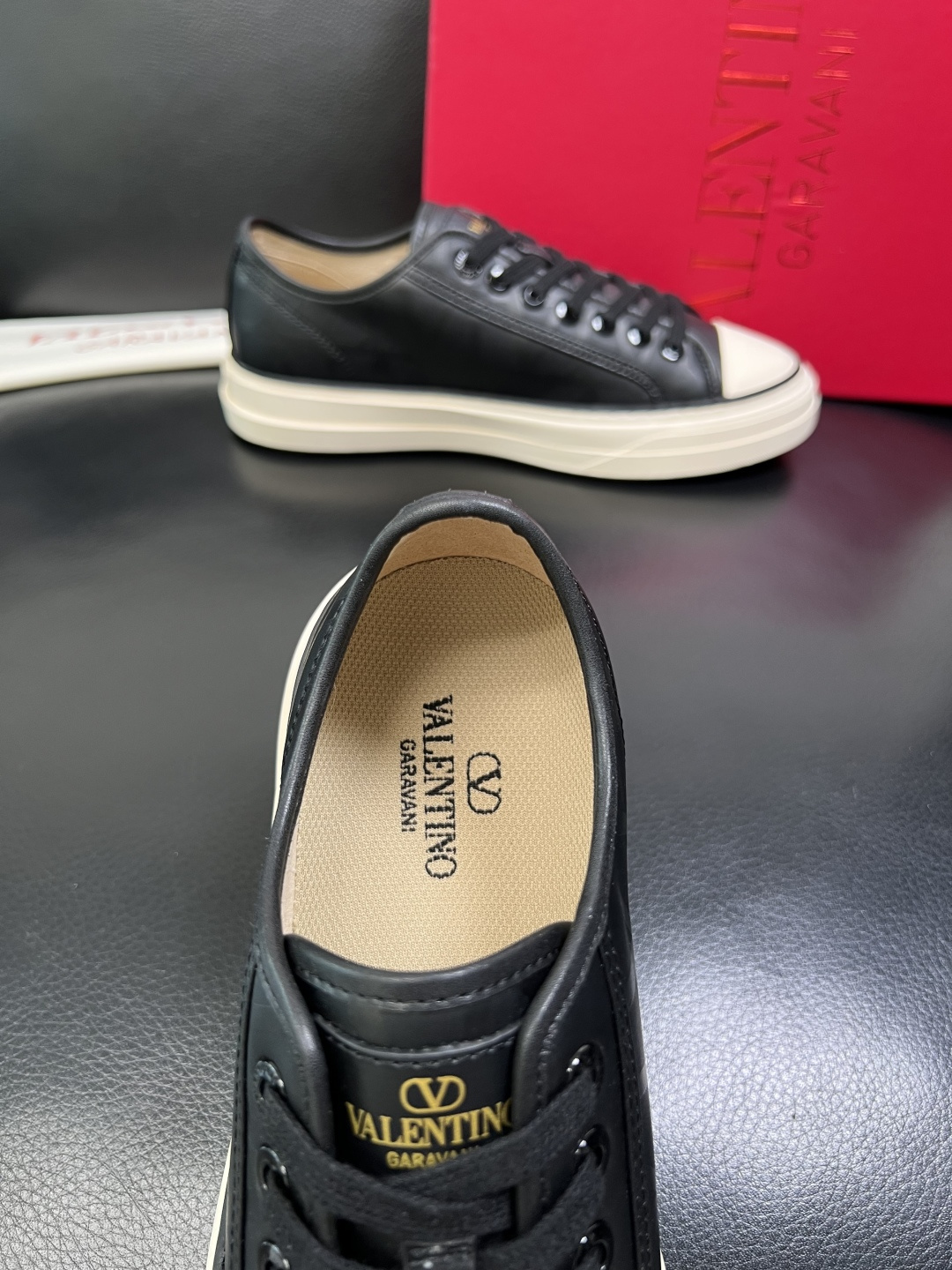 VALENTINO 高品质 顶级工艺品 华伦天奴，运动板鞋专柜同步，鞋面意大利进口，高品质拼接缤纷色彩复