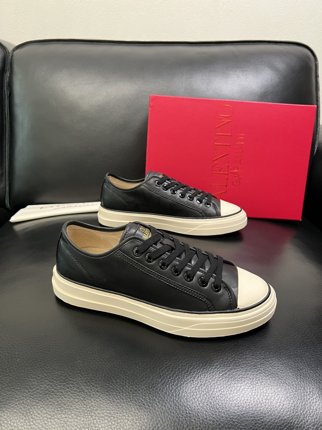 VALENTINO 高品质 顶级工艺品 华伦天奴，运动板鞋专柜同步，鞋面意大利进口，高品质拼接缤纷色彩复