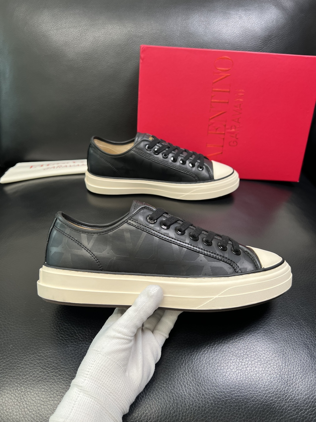 VALENTINO 高品质 顶级工艺品 华伦天奴，运动板鞋专柜同步，鞋面意大利进口，高品质拼接缤纷色彩复