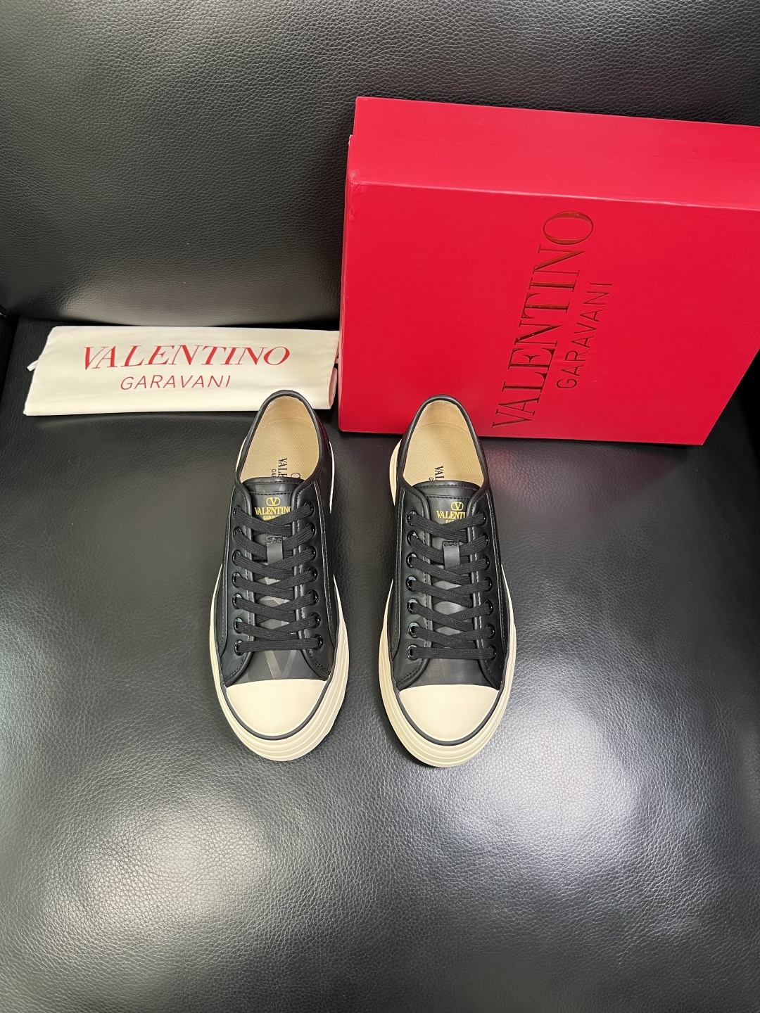VALENTINO 高品质 顶级工艺品 华伦天奴，运动板鞋专柜同步，鞋面意大利进口，高品质拼接缤纷色彩复