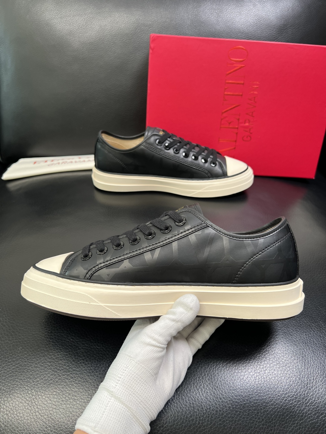 VALENTINO 高品质 顶级工艺品 华伦天奴，运动板鞋专柜同步，鞋面意大利进口，高品质拼接缤纷色彩复