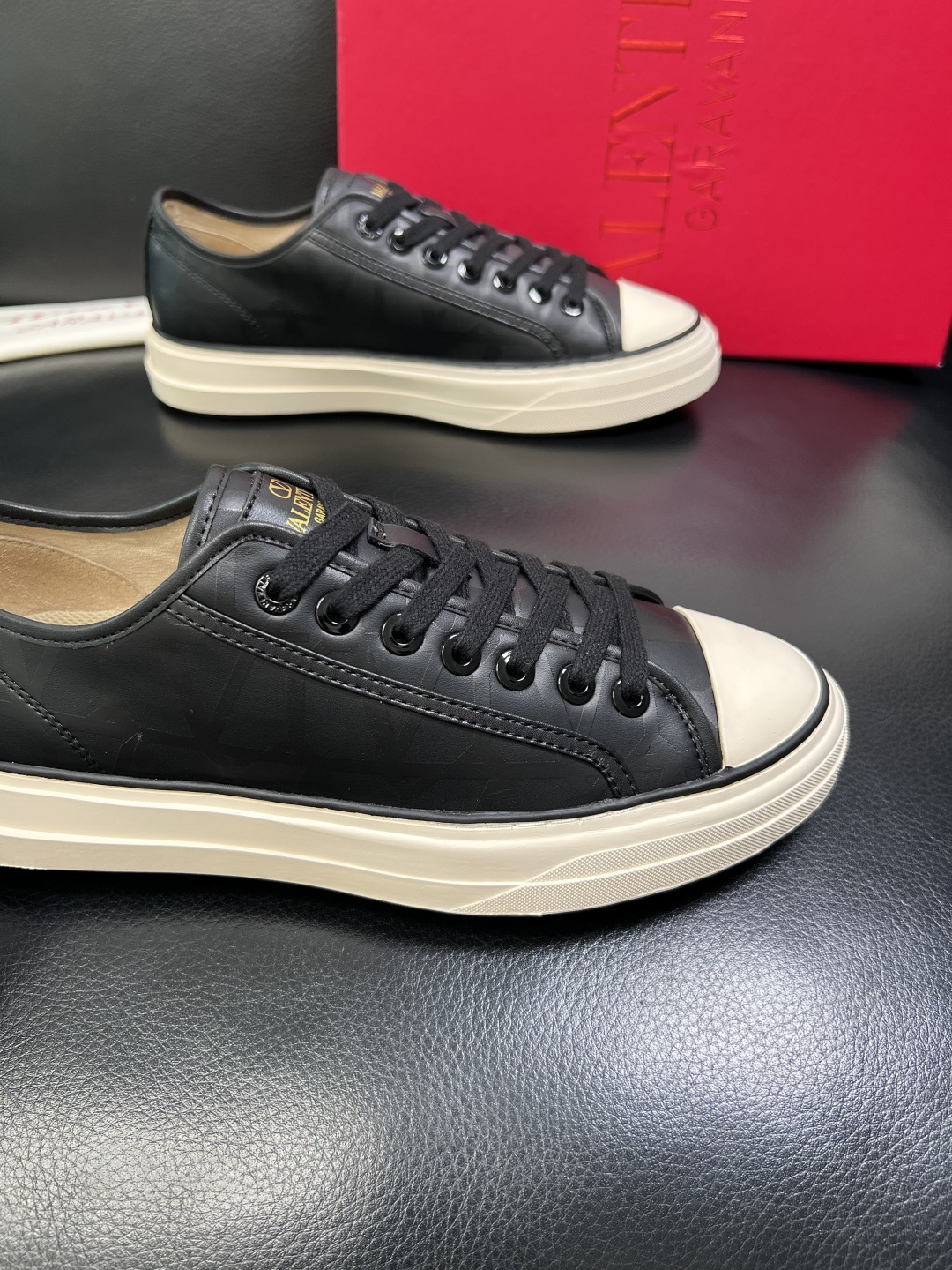 VALENTINO 高品质 顶级工艺品 华伦天奴，运动板鞋专柜同步，鞋面意大利进口，高品质拼接缤纷色彩复