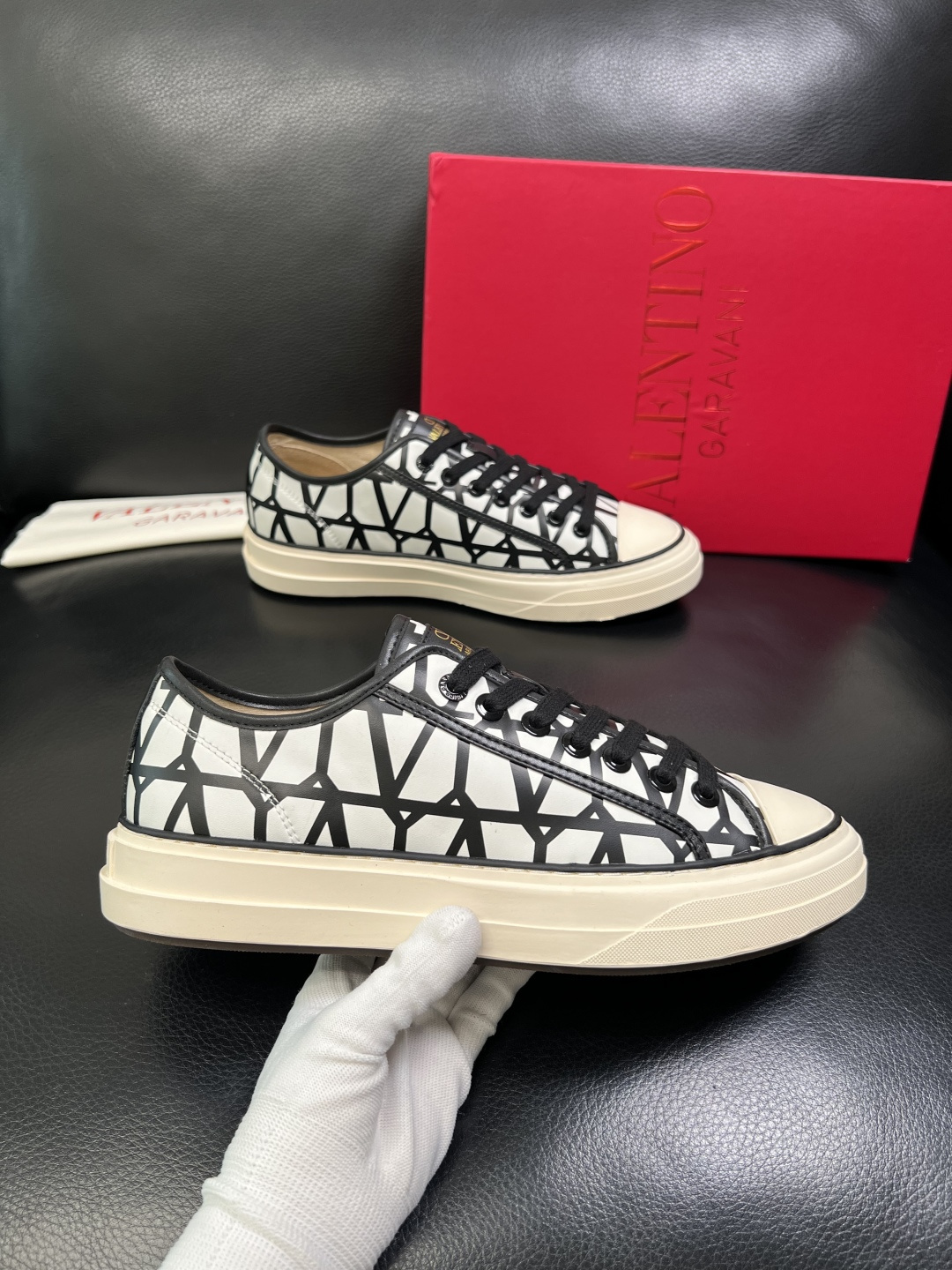 VALENTINO 高品质 顶级工艺品 华伦天奴，运动板鞋专柜同步，鞋面意大利进口，高品质拼接缤纷色彩复