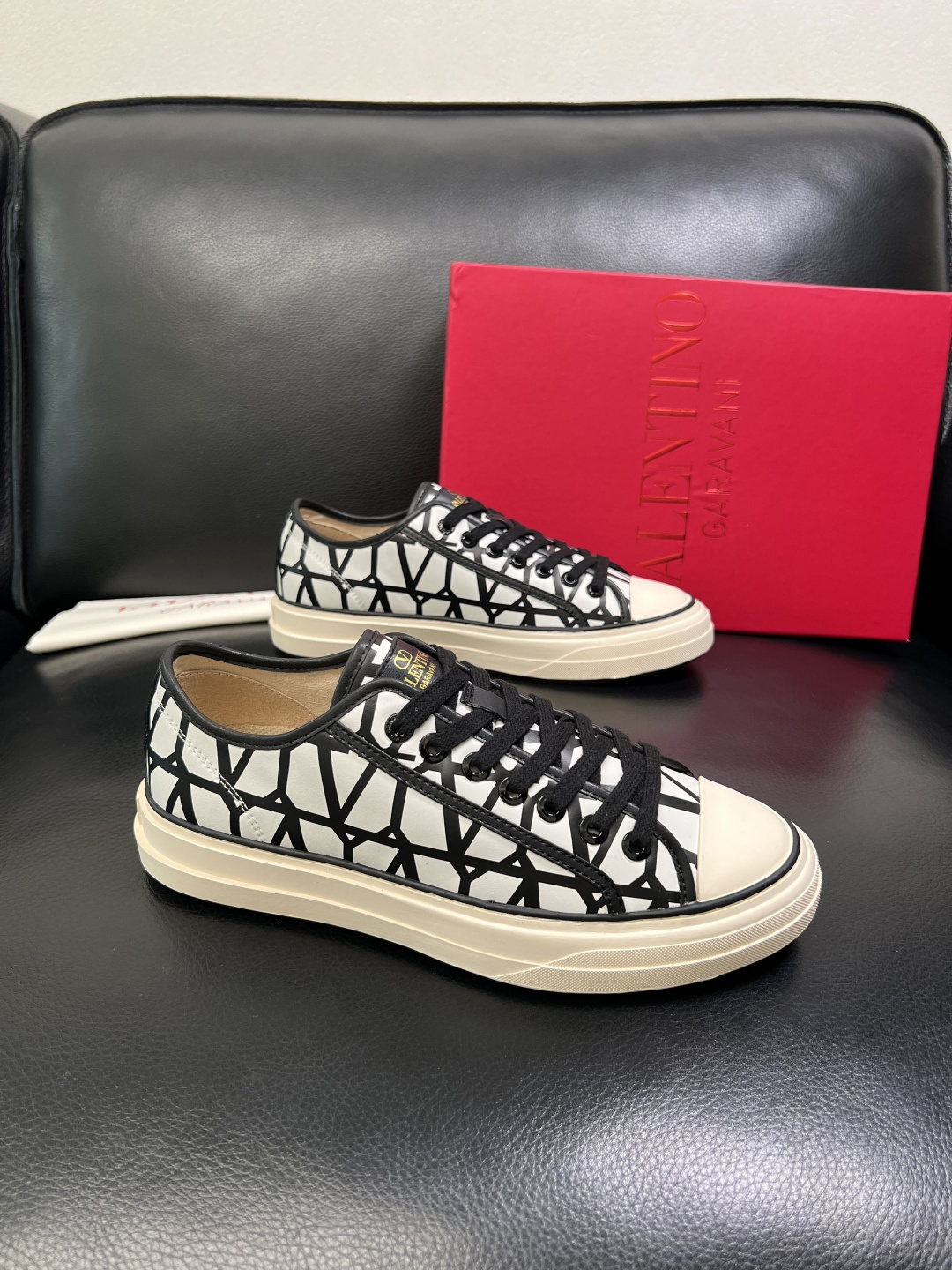 VALENTINO 高品质 顶级工艺品 华伦天奴，运动板鞋专柜同步，鞋面意大利进口，高品质拼接缤纷色彩复