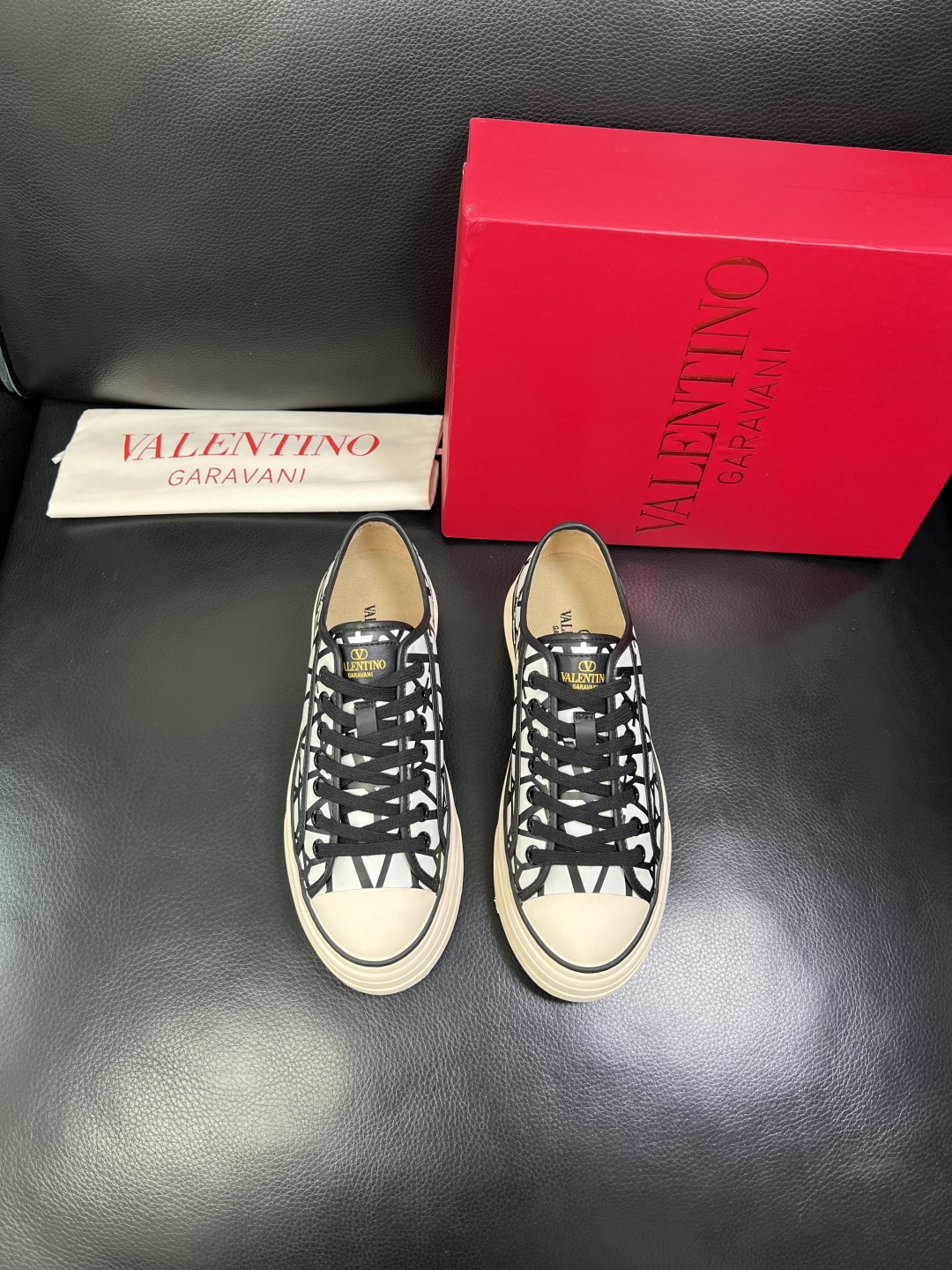 VALENTINO 高品质 顶级工艺品 华伦天奴，运动板鞋专柜同步，鞋面意大利进口，高品质拼接缤纷色彩复