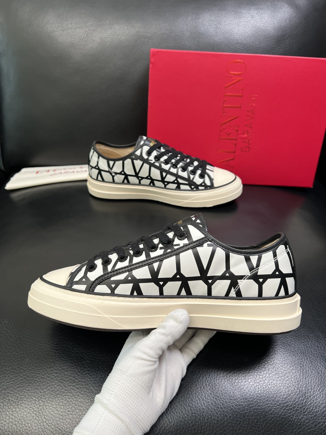 VALENTINO 高品质 顶级工艺品 华伦天奴，运动板鞋专柜同步，鞋面意大利进口，高品质拼接缤纷色彩复