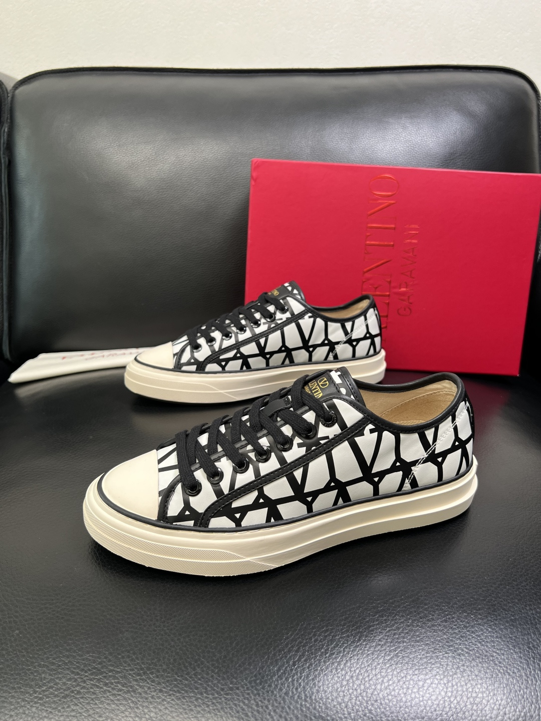 VALENTINO 高品质 顶级工艺品 华伦天奴，运动板鞋专柜同步，鞋面意大利进口，高品质拼接缤纷色彩复