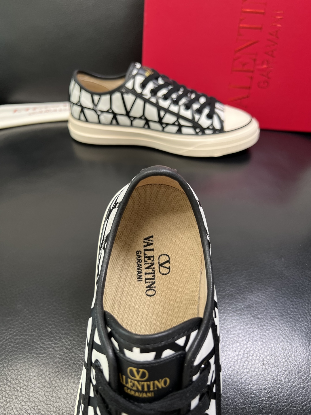 VALENTINO 高品质 顶级工艺品 华伦天奴，运动板鞋专柜同步，鞋面意大利进口，高品质拼接缤纷色彩复