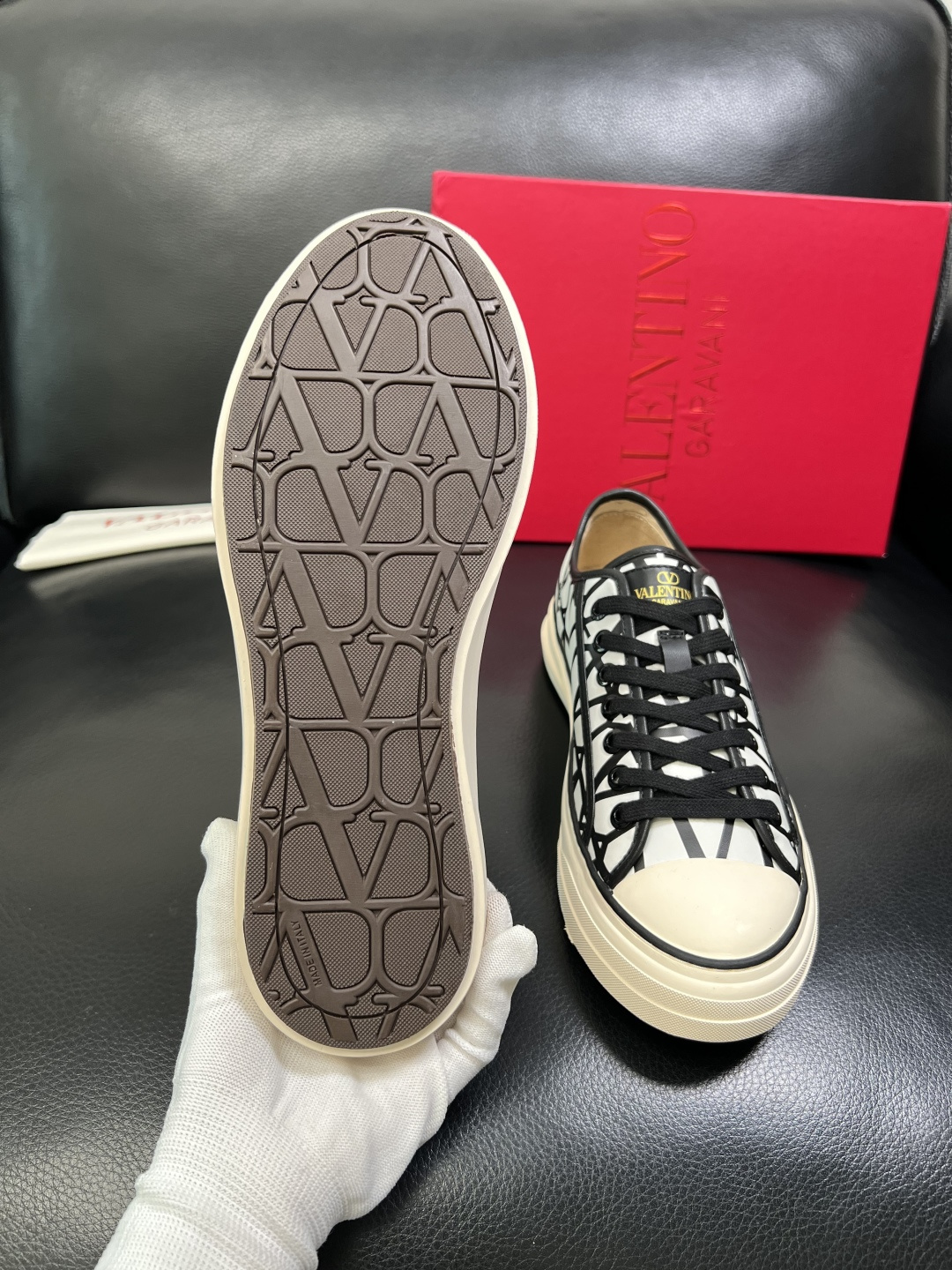 VALENTINO 高品质 顶级工艺品 华伦天奴，运动板鞋专柜同步，鞋面意大利进口，高品质拼接缤纷色彩复