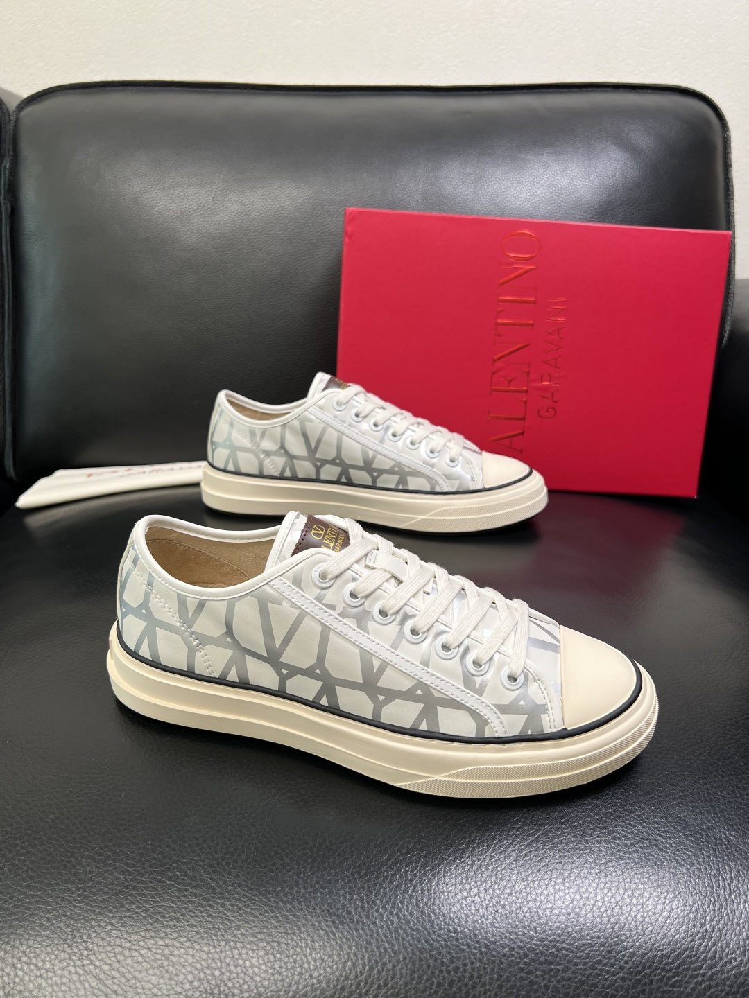 VALENTINO 高品质 顶级工艺品 华伦天奴，运动板鞋专柜同步，鞋面意大利进口，高品质拼接缤纷色彩复