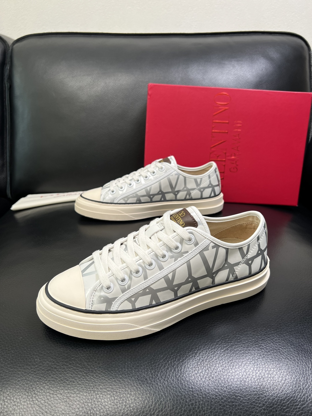 VALENTINO 高品质 顶级工艺品 华伦天奴，运动板鞋专柜同步，鞋面意大利进口，高品质拼接缤纷色彩复