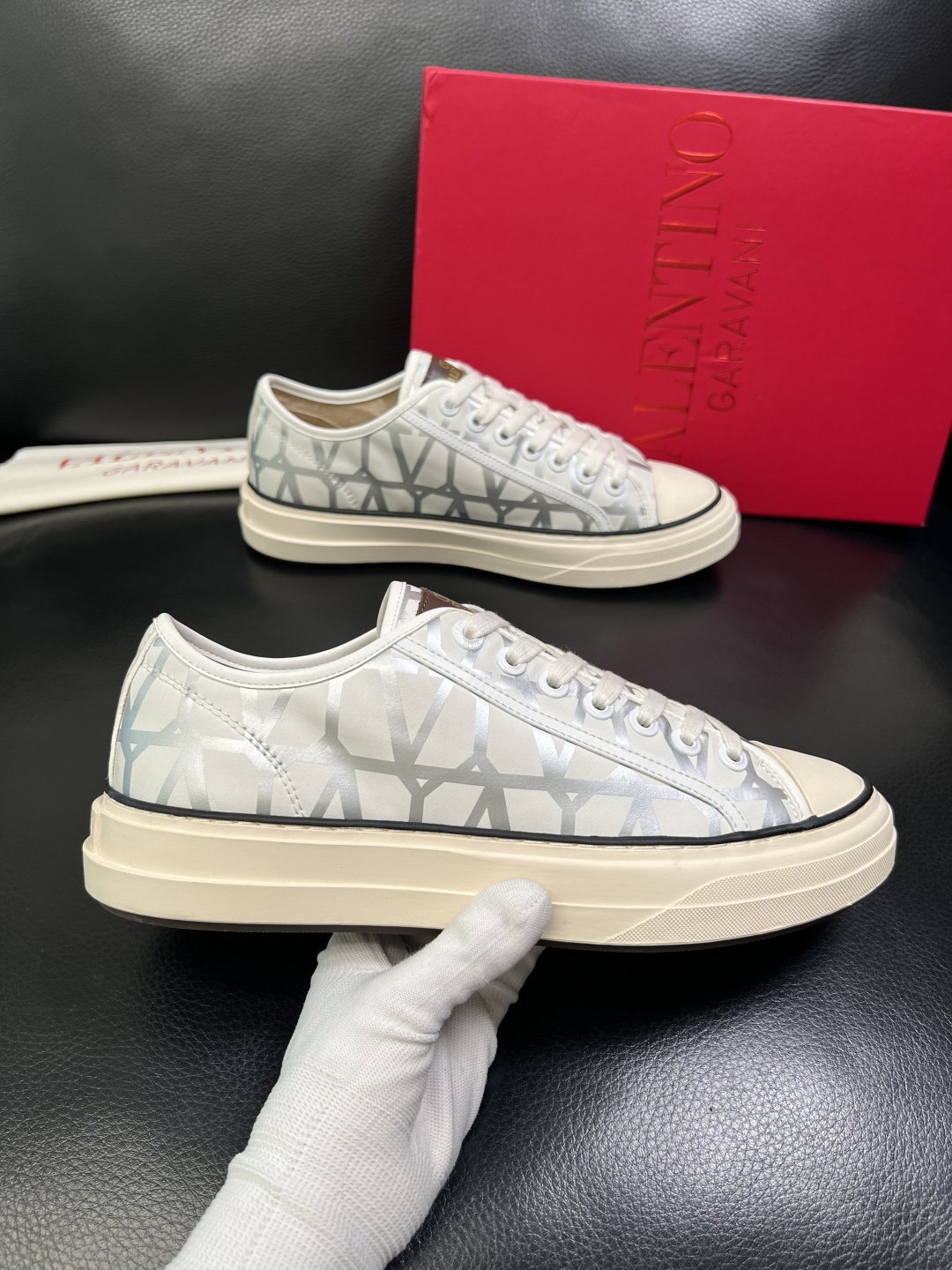 VALENTINO 高品质 顶级工艺品 华伦天奴，运动板鞋专柜同步，鞋面意大利进口，高品质拼接缤纷色彩复