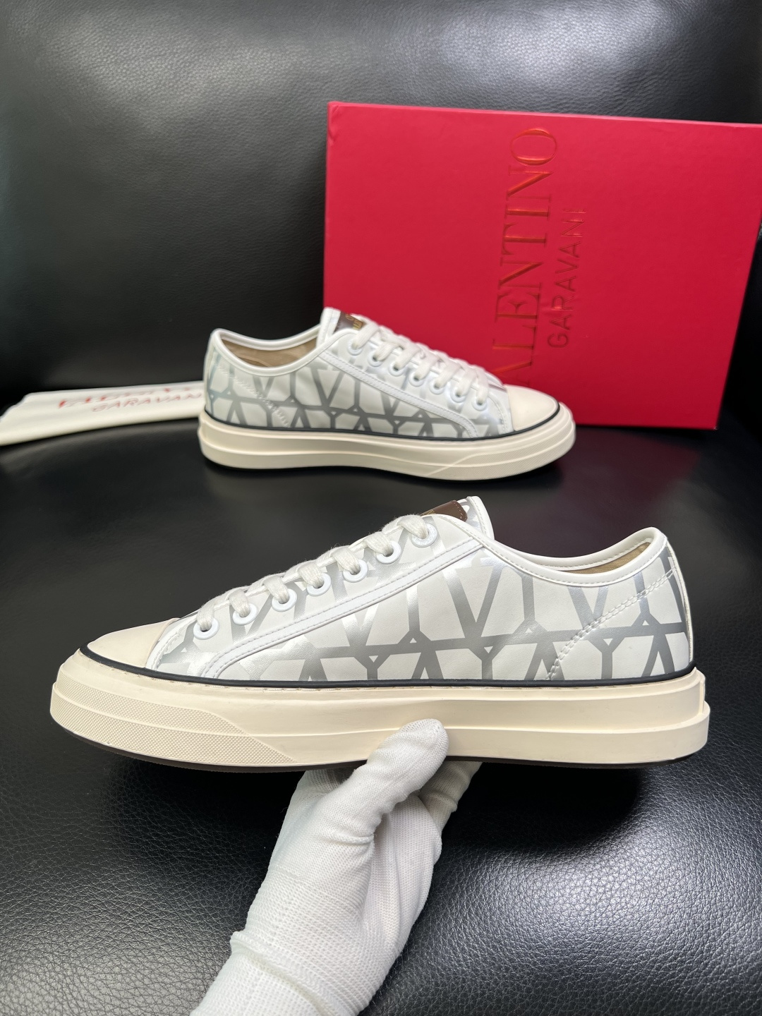 VALENTINO 高品质 顶级工艺品 华伦天奴，运动板鞋专柜同步，鞋面意大利进口，高品质拼接缤纷色彩复