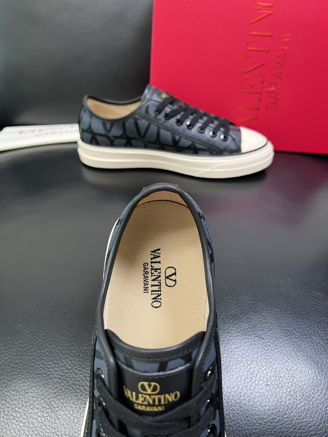 VALENTINO 高品质 顶级工艺品 华伦天奴，运动板鞋专柜同步，鞋面意大利进口，高品质拼接缤纷色彩复