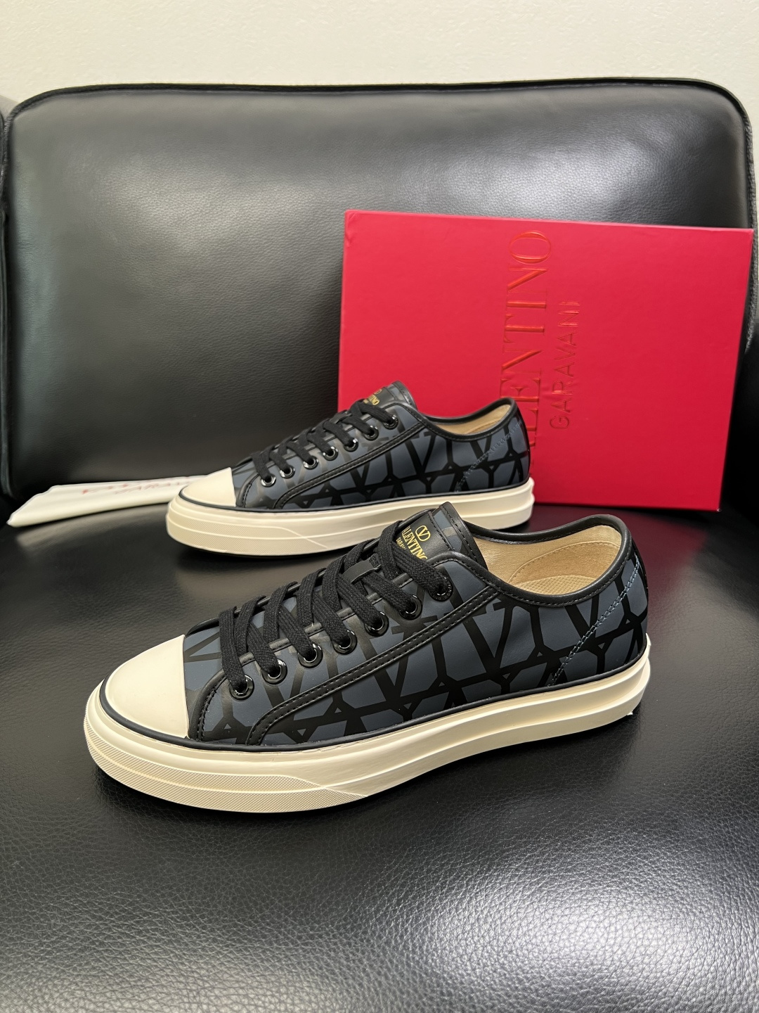 VALENTINO 高品质 顶级工艺品 华伦天奴，运动板鞋专柜同步，鞋面意大利进口，高品质拼接缤纷色彩复