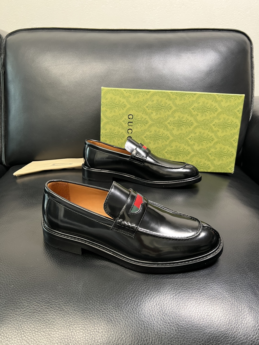 Gucci 顶级工艺品 古奇 皮鞋系列专柜同步 原厂配置，意大利进口原版牛皮，进口水染牛里 ，鞋底：原厂