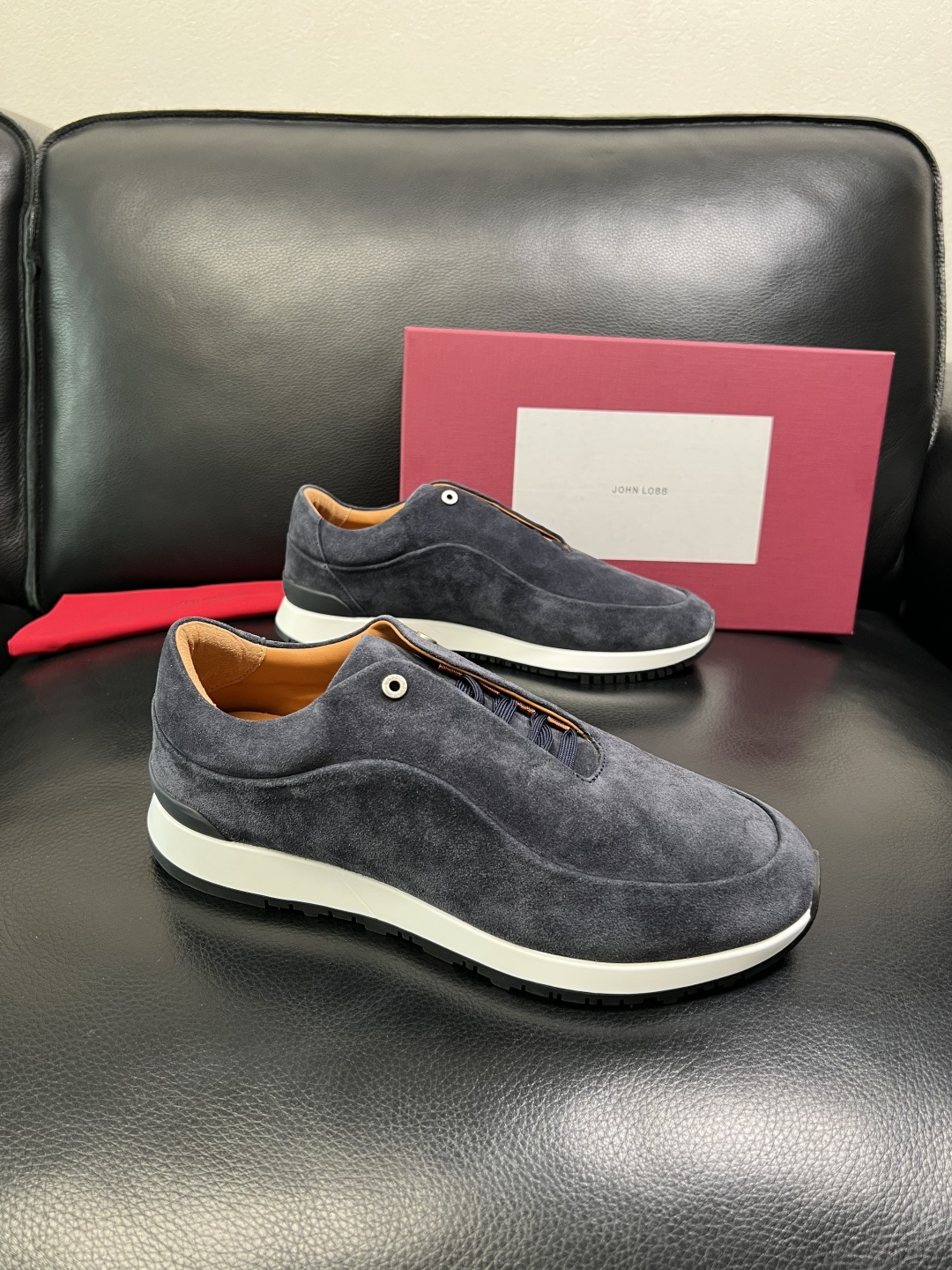 NO:711631,Only code exchanges will not be returned JOHN LOBB High-quality top handicrafts New products at the counter are synchronized, uppers are imported cowhide fabrics from Italy, imported water-dyed cowhide linings, soles are specially provided by the original factory, exclusive movable molded soles are super comfortable, original factory and single goods, high quality, welcome to compare, code number 39-44,,cowhide19860909只换码不退 JOHN LOBB 高品质顶级工艺品 专柜新品同步,鞋面意大利进口牛皮面料,进口水染牛皮内里垫,鞋底原厂特供原版底,独家活动成型底超级舒适,原厂跟单货, 高品质,欢迎对比,码数 39-44,,cowhide,Men's shoes