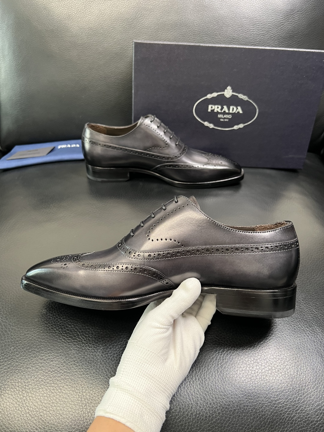 PRADA 高品质 顶级工艺品 普拉达 皮鞋专柜同步 原厂配置，意大利进口原版牛皮面料，透气舒适进口水染