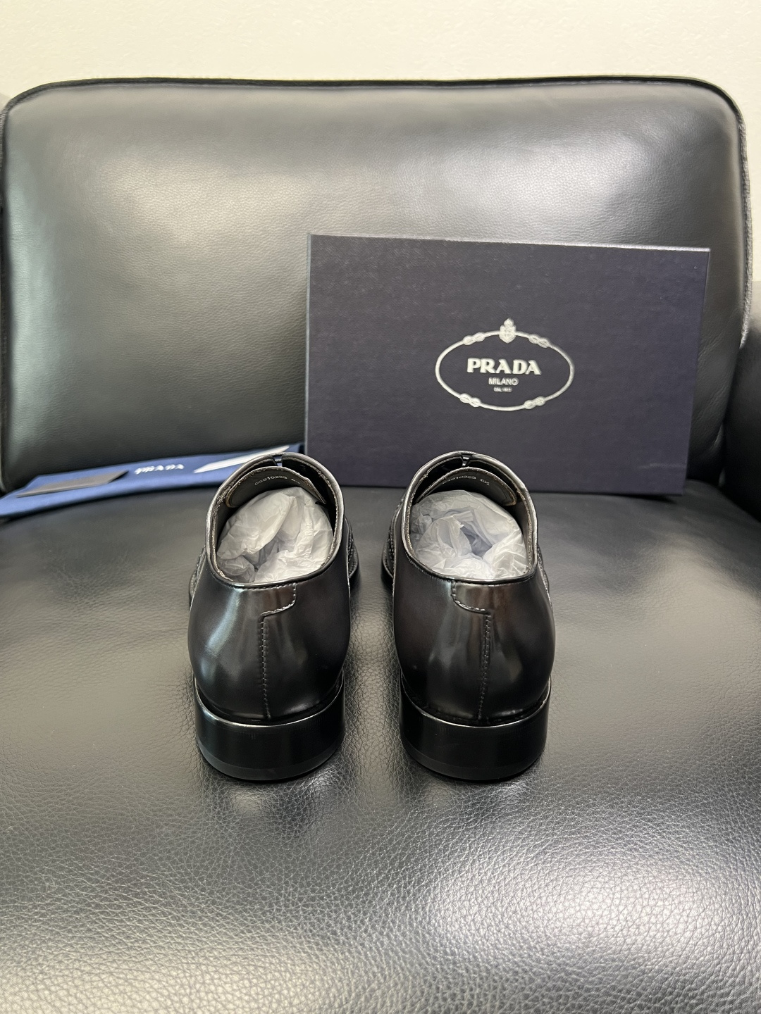 PRADA 高品质 顶级工艺品 普拉达 皮鞋专柜同步 原厂配置，意大利进口原版牛皮面料，透气舒适进口水染