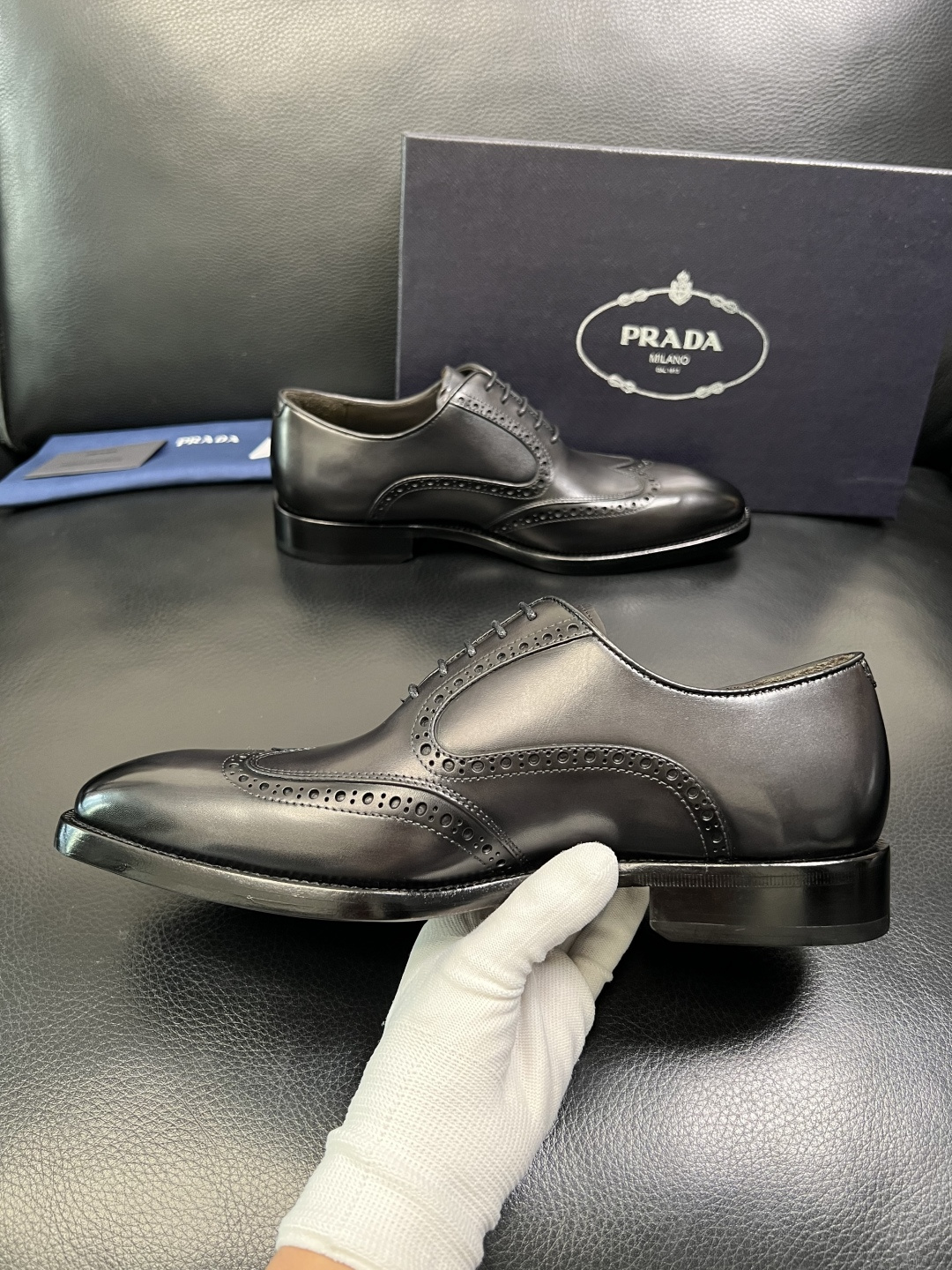PRADA 高品质 顶级工艺品 普拉达 皮鞋专柜同步 原厂配置，意大利进口原版牛皮面料，透气舒适进口水染