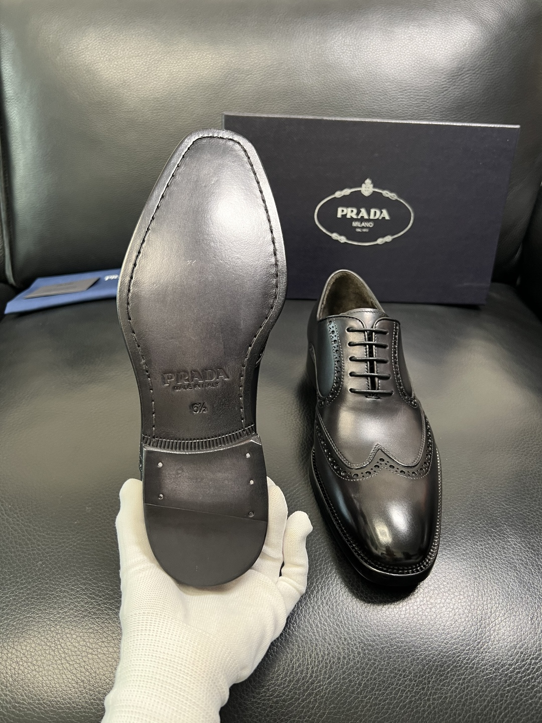 PRADA 高品质 顶级工艺品 普拉达 皮鞋专柜同步 原厂配置，意大利进口原版牛皮面料，透气舒适进口水染
