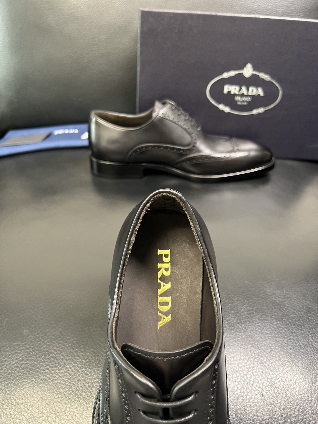 PRADA 高品质 顶级工艺品 普拉达 皮鞋专柜同步 原厂配置，意大利进口原版牛皮面料，透气舒适进口水染