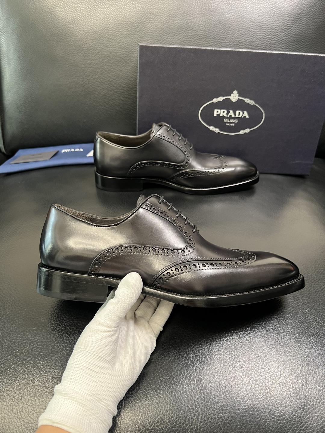 PRADA 高品质 顶级工艺品 普拉达 皮鞋专柜同步 原厂配置，意大利进口原版牛皮面料，透气舒适进口水染