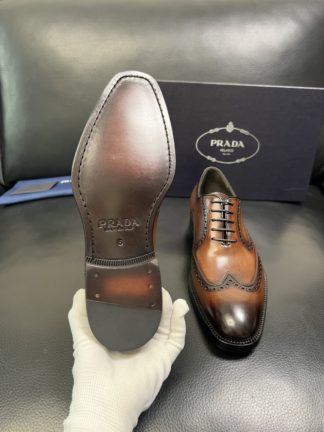 PRADA 高品质 顶级工艺品 普拉达 皮鞋专柜同步 原厂配置，意大利进口原版牛皮面料，透气舒适进口水染