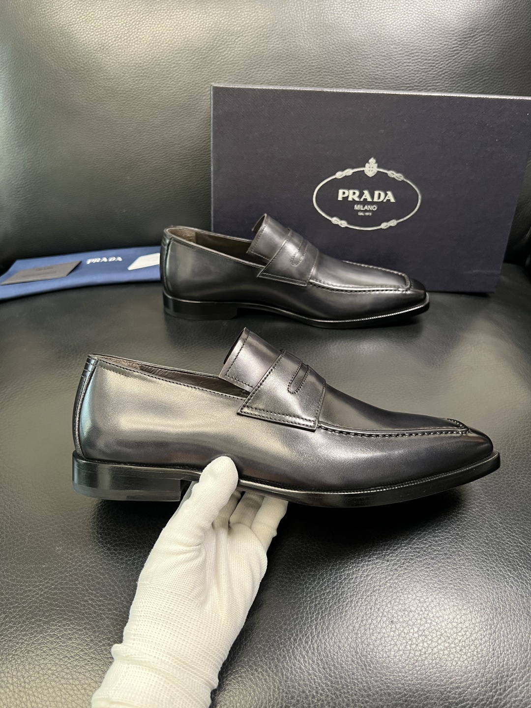 PRADA 高品质 顶级工艺品 普拉达 皮鞋专柜同步 原厂配置，意大利进口原版牛皮面料，透气舒适进口水染