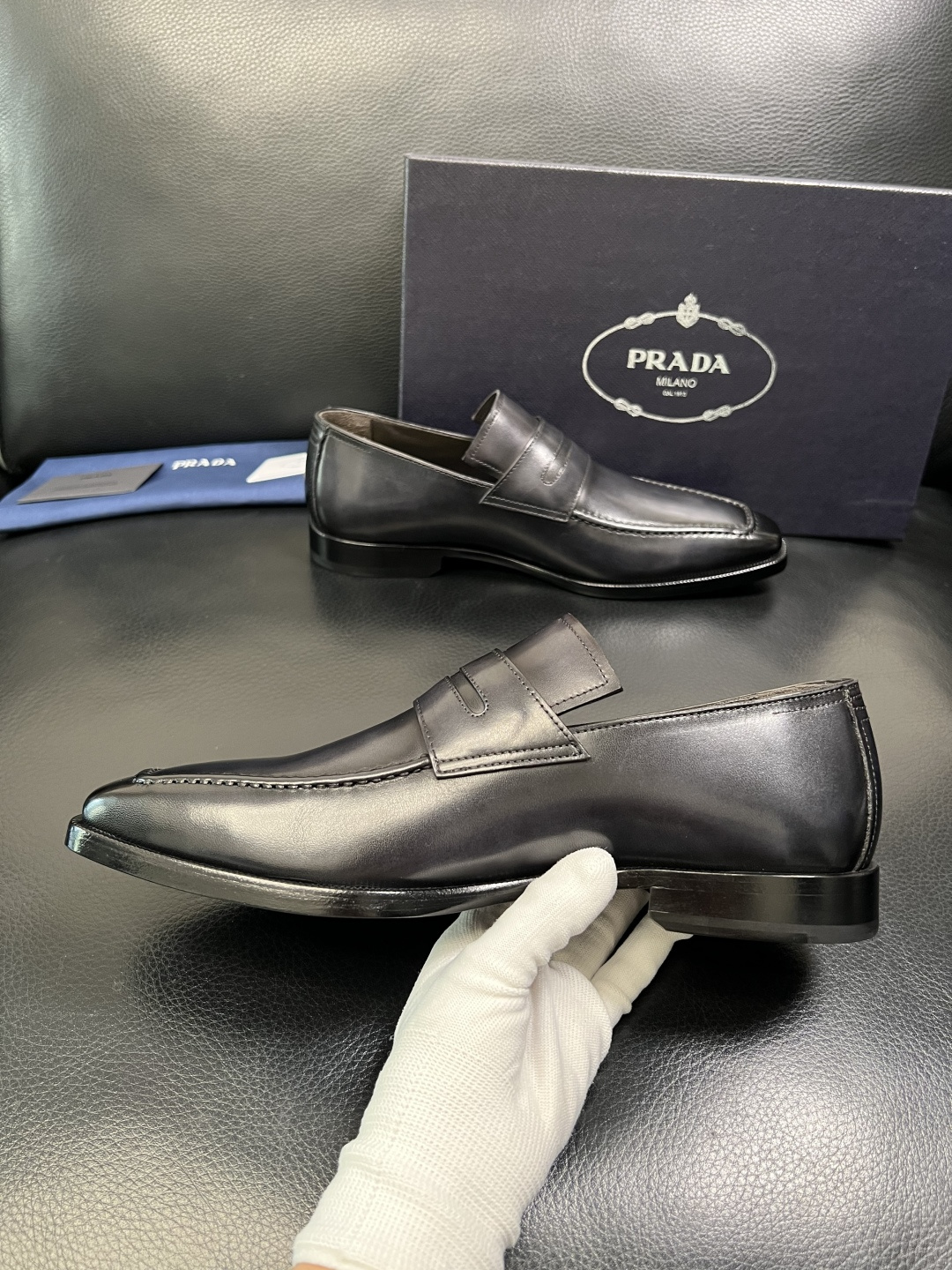 PRADA 高品质 顶级工艺品 普拉达 皮鞋专柜同步 原厂配置，意大利进口原版牛皮面料，透气舒适进口水染