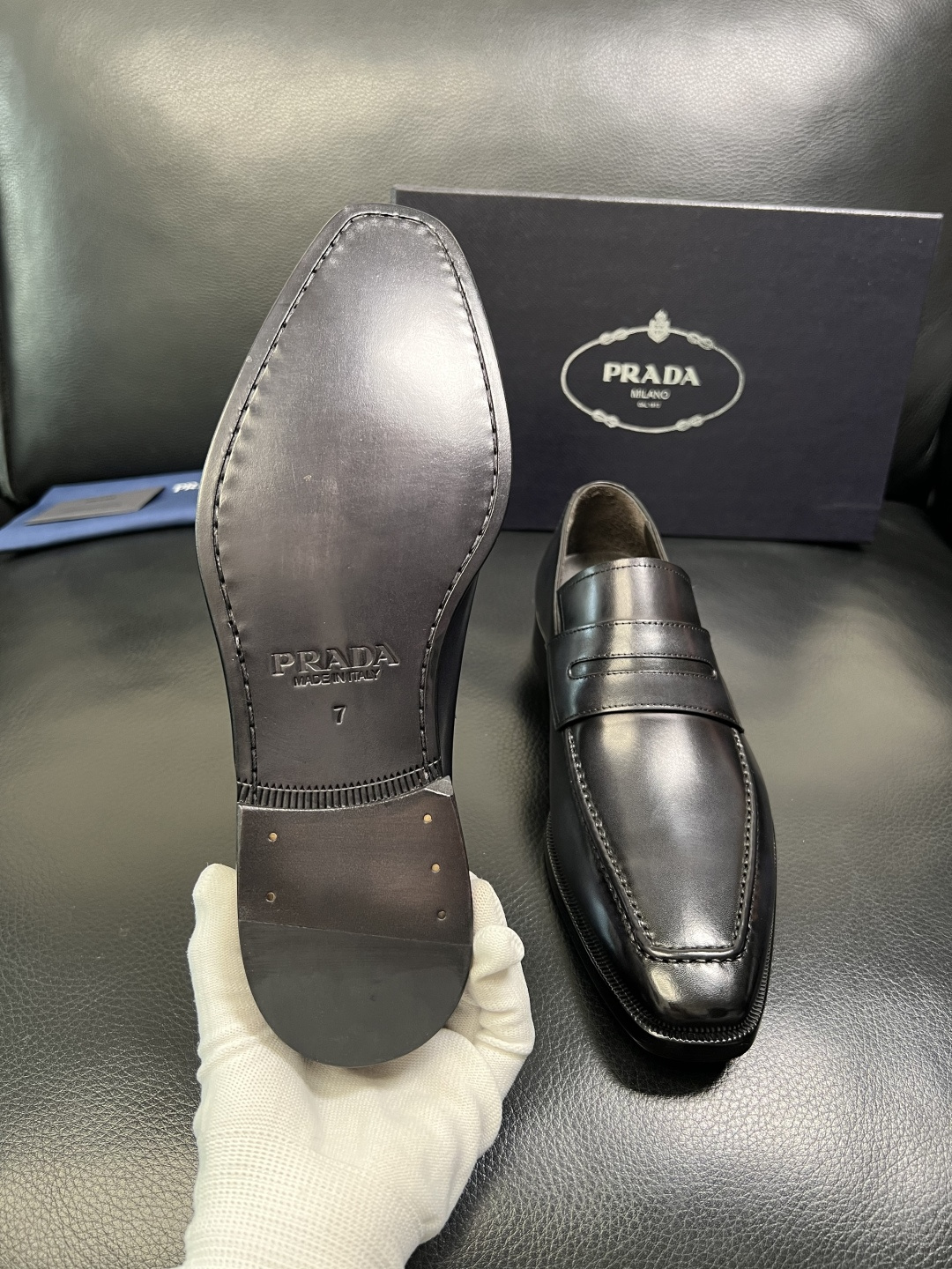 PRADA 高品质 顶级工艺品 普拉达 皮鞋专柜同步 原厂配置，意大利进口原版牛皮面料，透气舒适进口水染