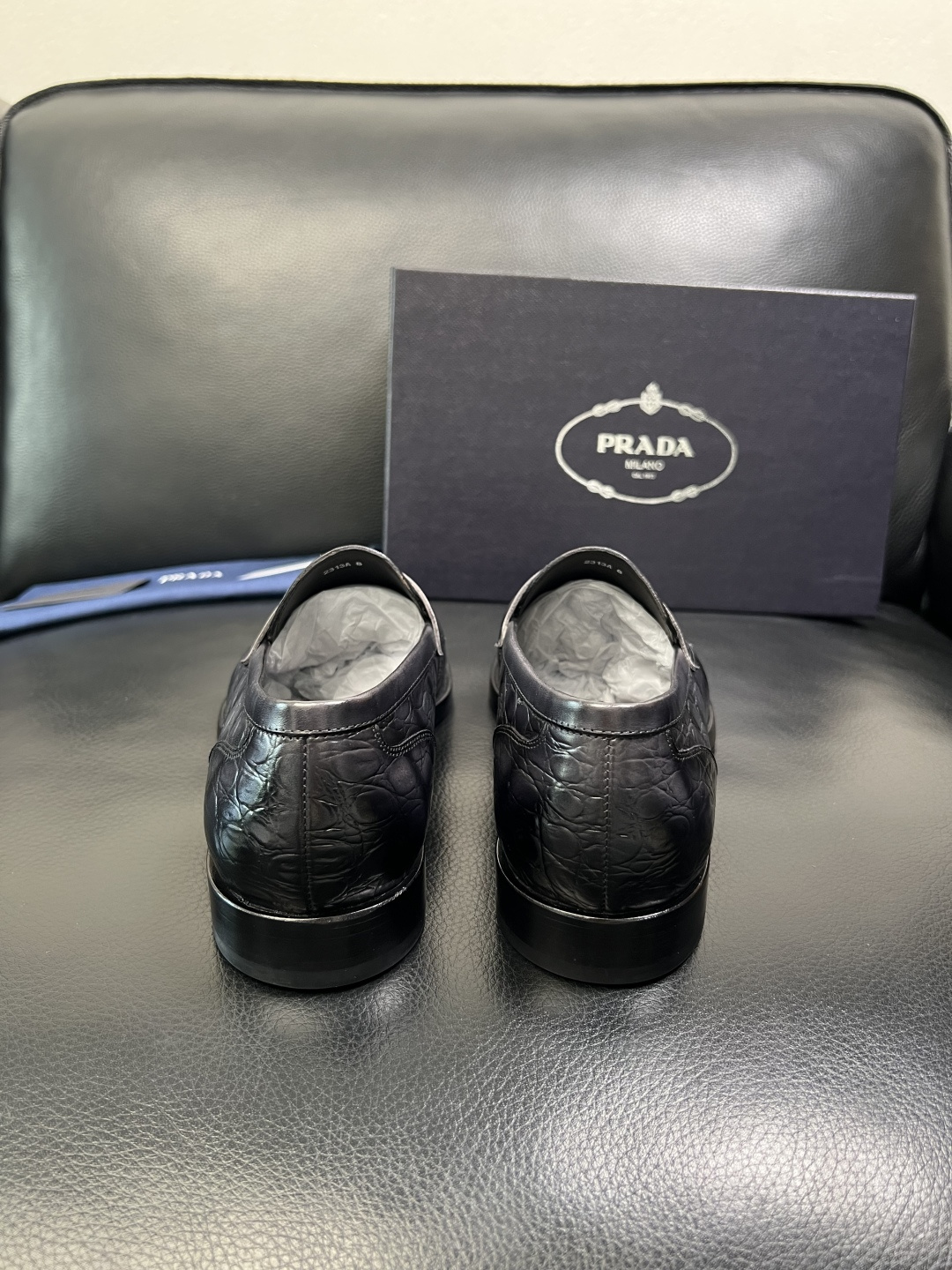 PRADA 高品质 顶级工艺品 普拉达 皮鞋专柜同步 原厂配置，意大利进口原版牛皮面料，透气舒适进口水染